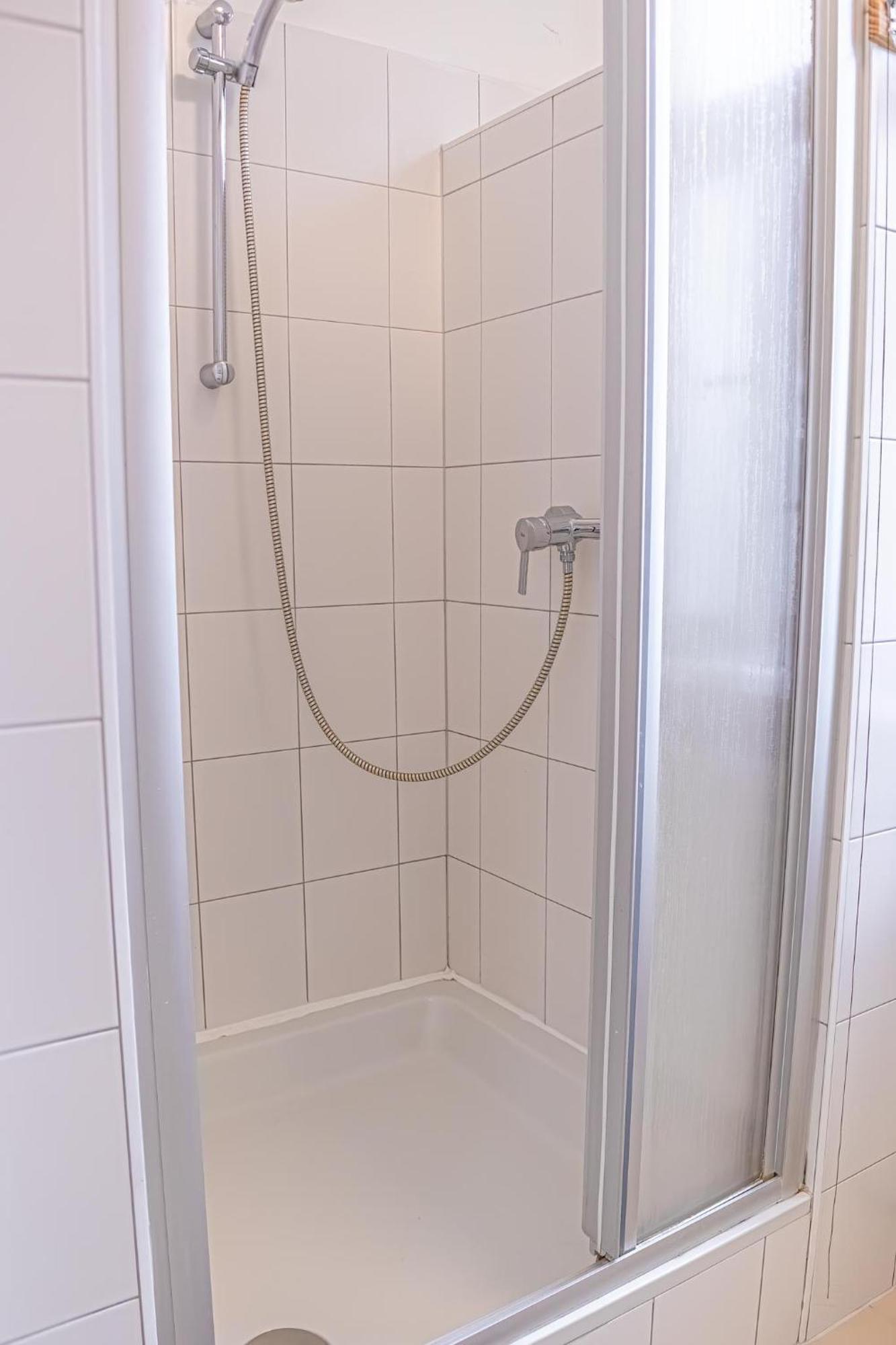 Apartment Comfortable 2br Apt, Near Wiener Stadthalle *