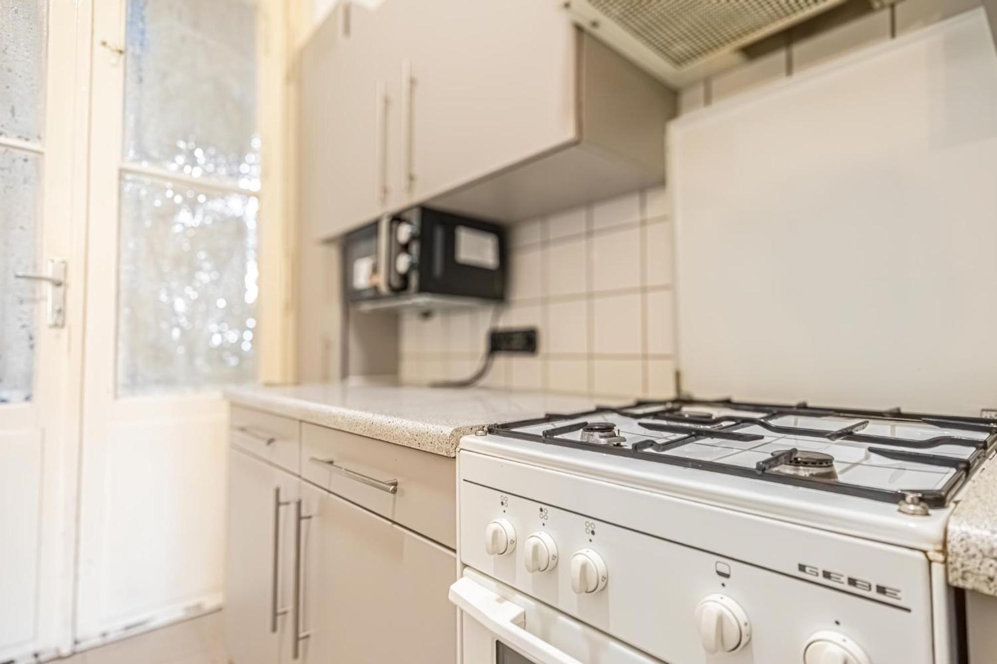 Apartment 8 Min Walk To Wiener Stadthalle, Stylish 1br Vienna
