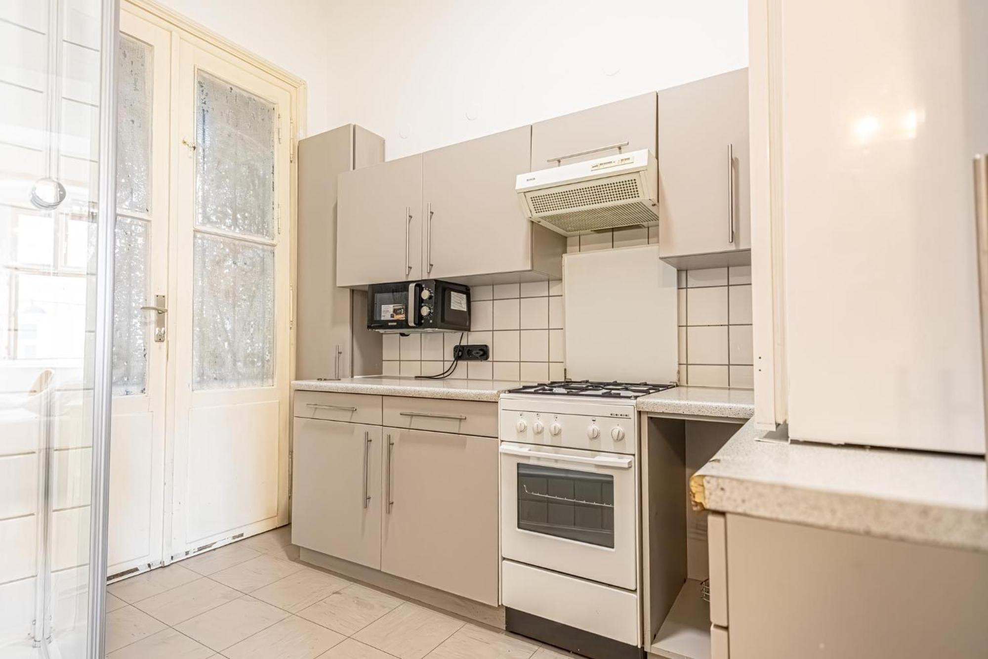 8 Min Walk To Wiener Stadthalle, Stylish 1br Apartment Vienna