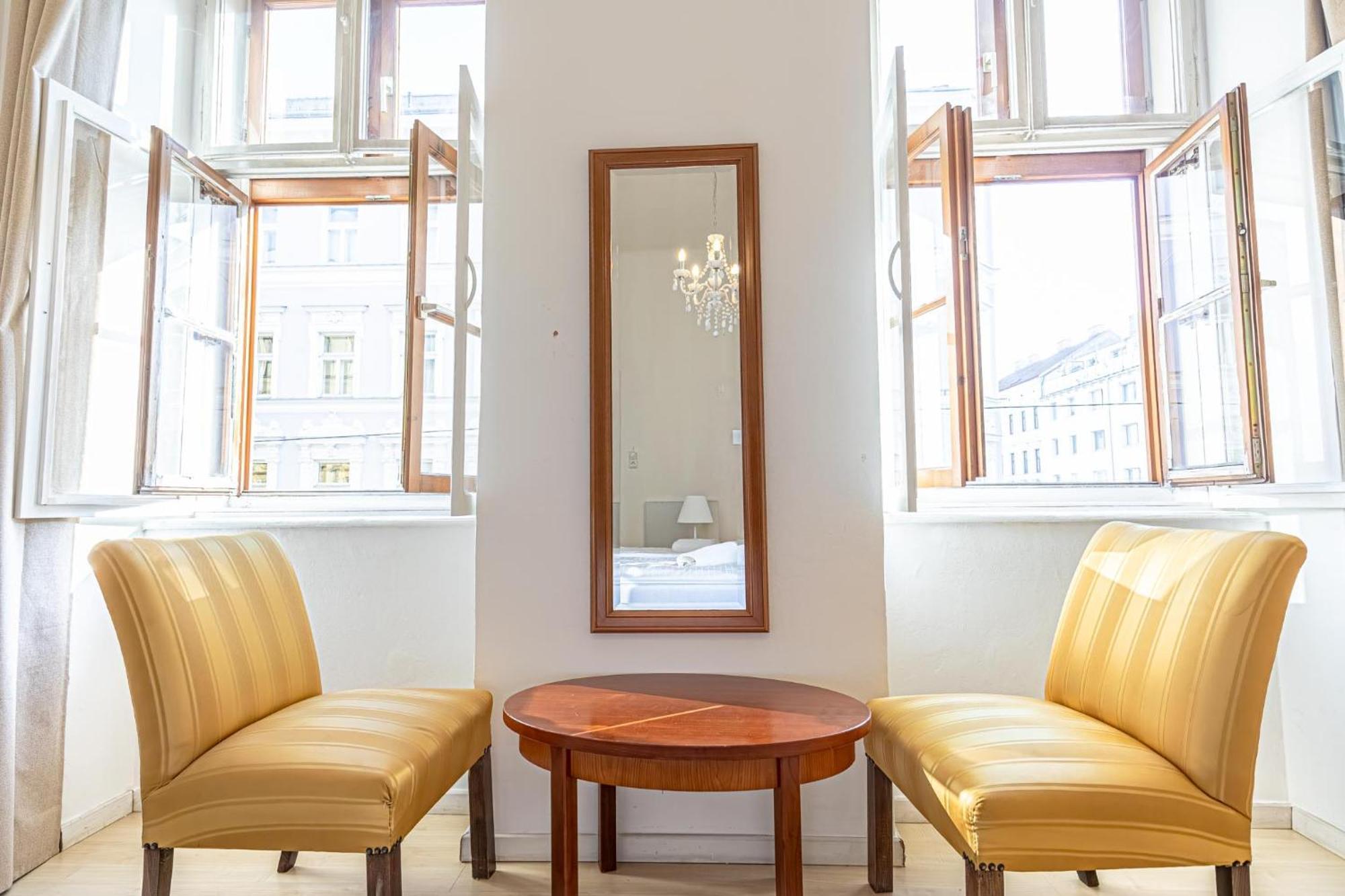 Apartment 8 Min Walk To Wiener Stadthalle, Stylish 1br Vienna