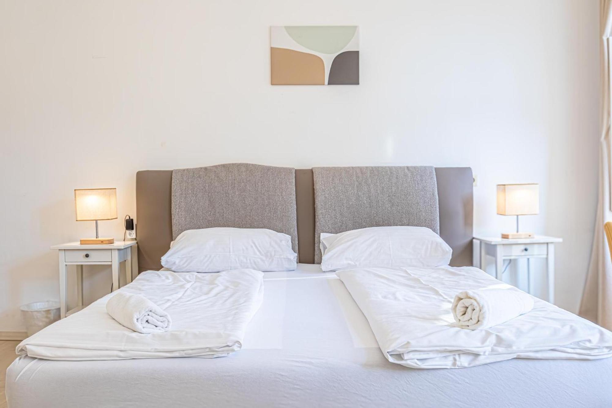 8 Min Walk To Wiener Stadthalle, Stylish 1br Vienna