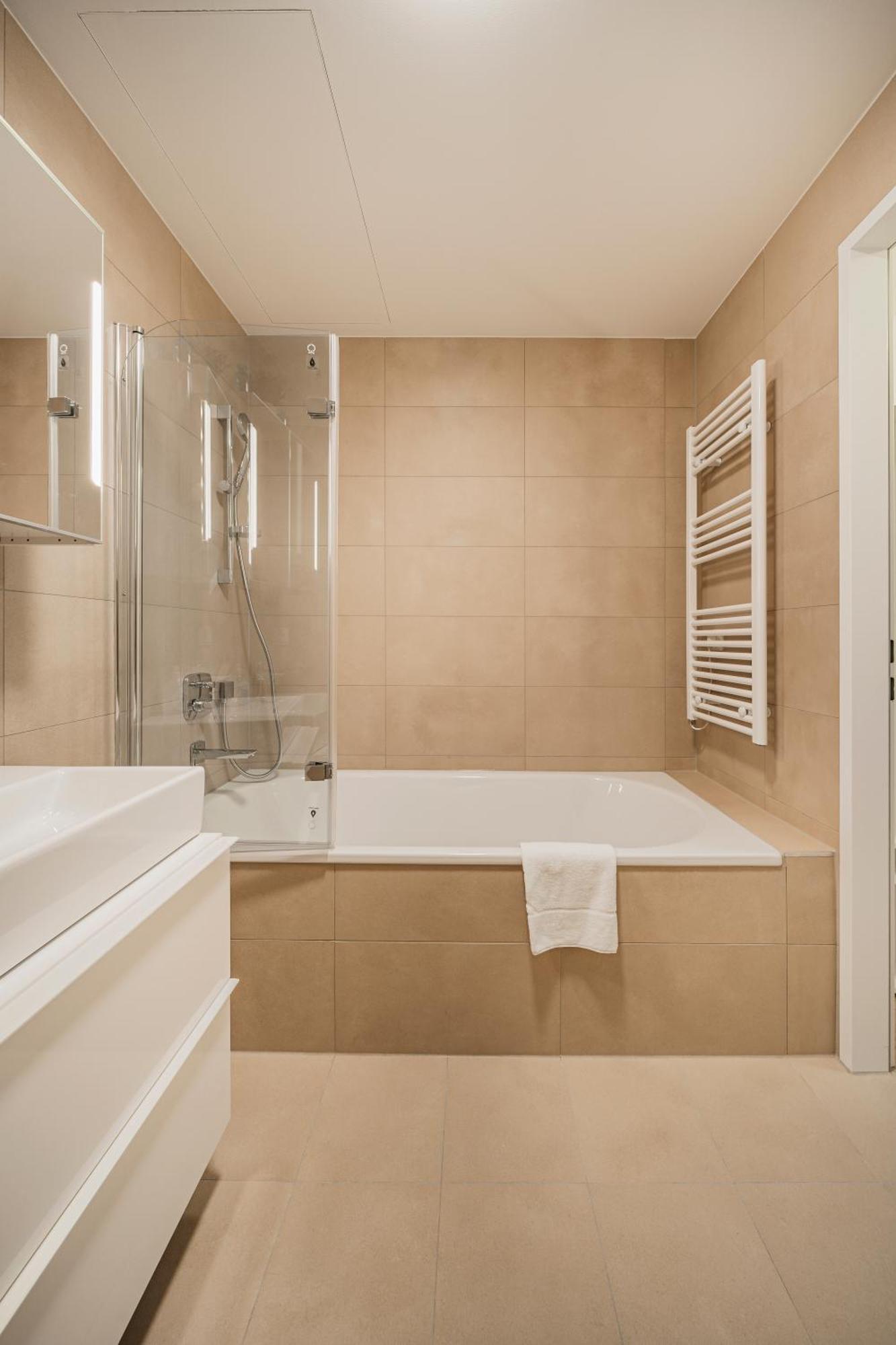 Luxury With View Over And Pool Apartamento
