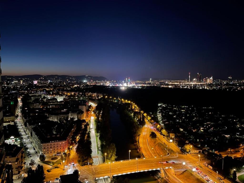 Luxury With View Over And Pool Apartamento