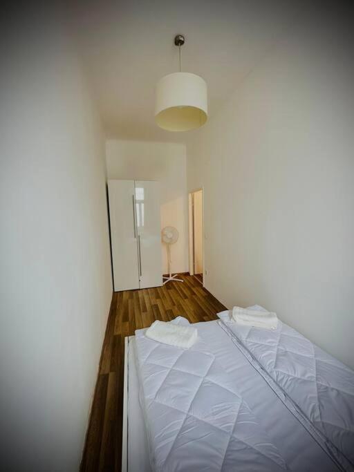 Spacious 2br Apt, Only 10min To Westbahnhof Apartment Vienna