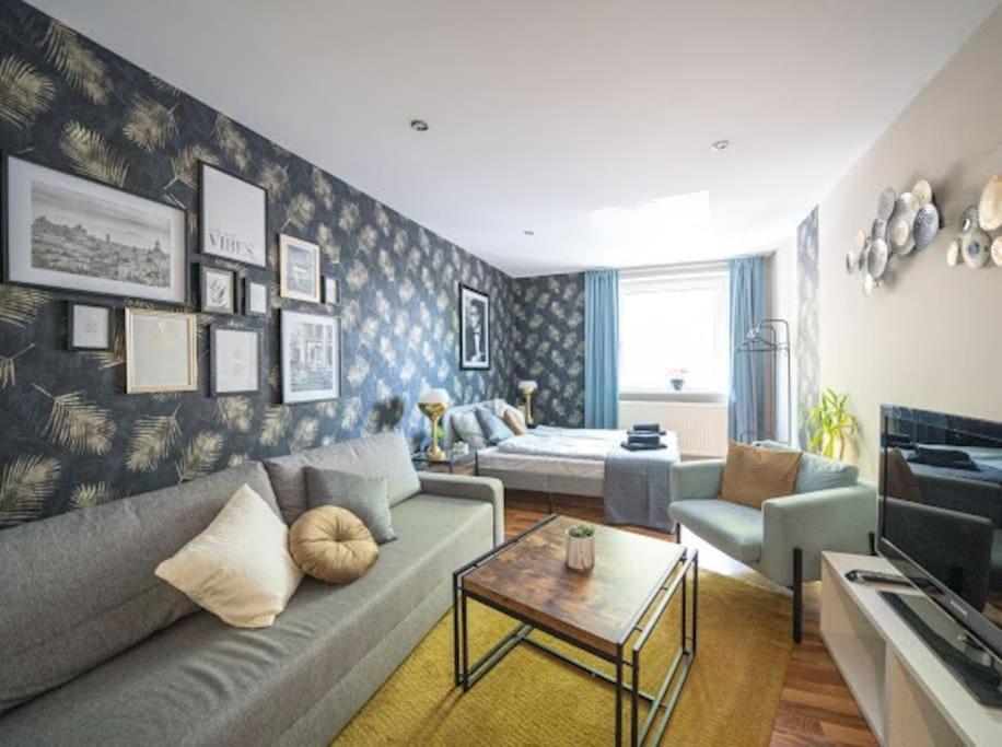 Big Luxury 3br Near Center Apartment *