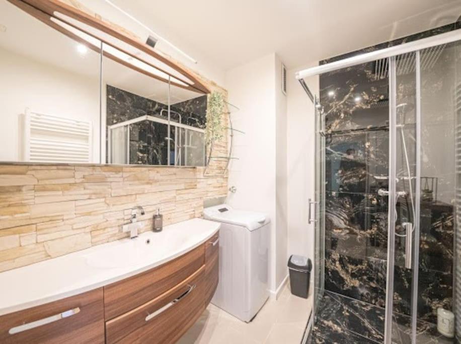 Big Luxury 3br Near Center Apartment *