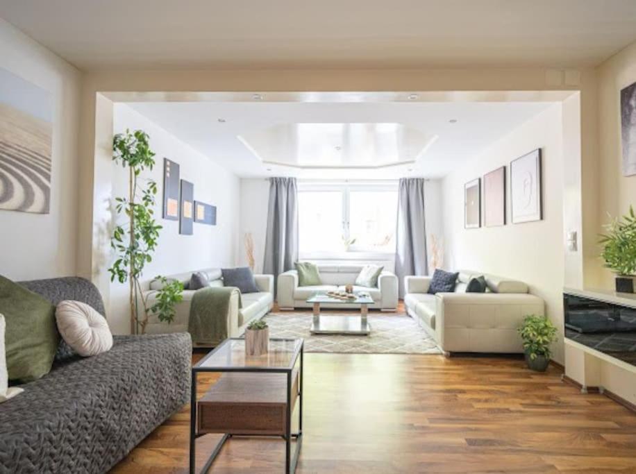 Big Luxury 3br Near Center Apartment *