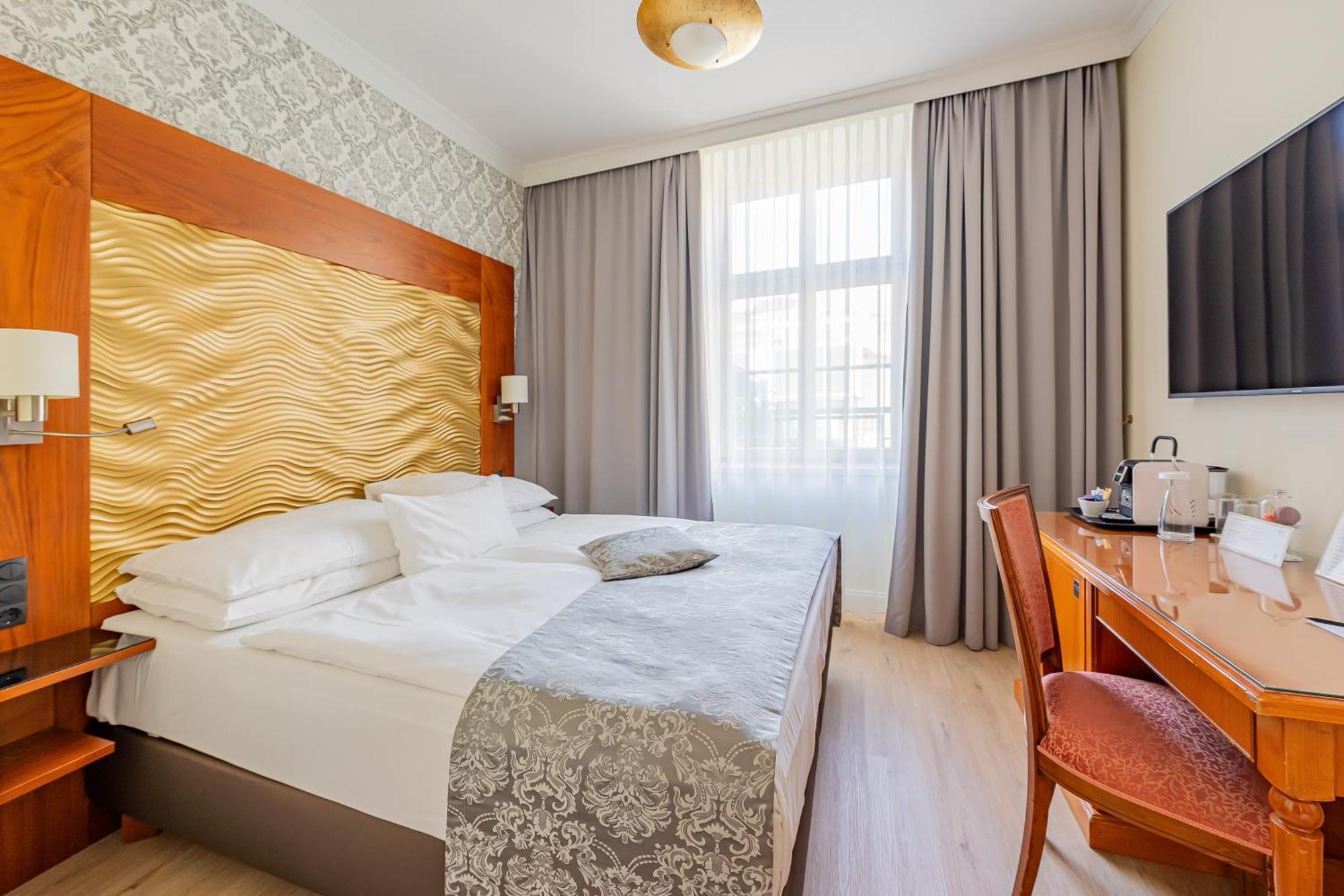 Hotel Josefshof Am Rathaus 4*