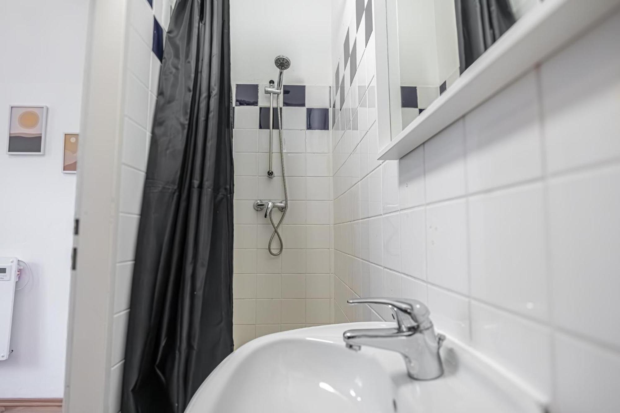Comfortable 2br Apt Central And Well Connected Apartment Vienna
