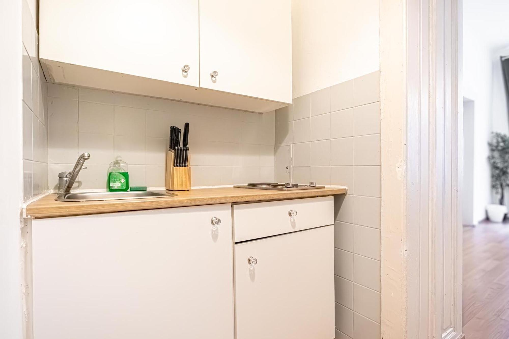 Apartment Comfortable 2br Apt Central And Well Connected *