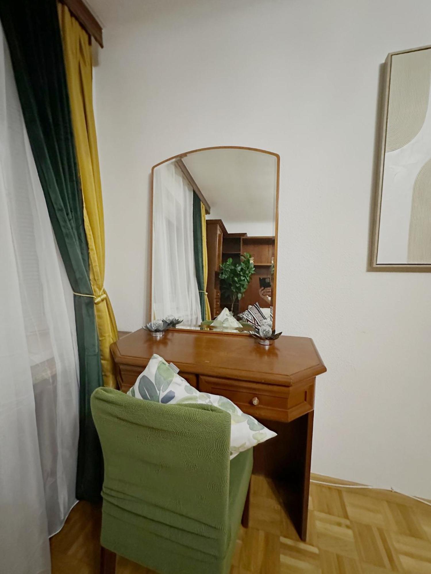 Apartment Style *