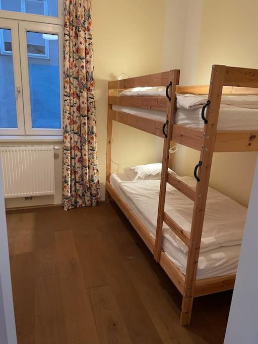 Quiet Close To Center Apartment Vienna