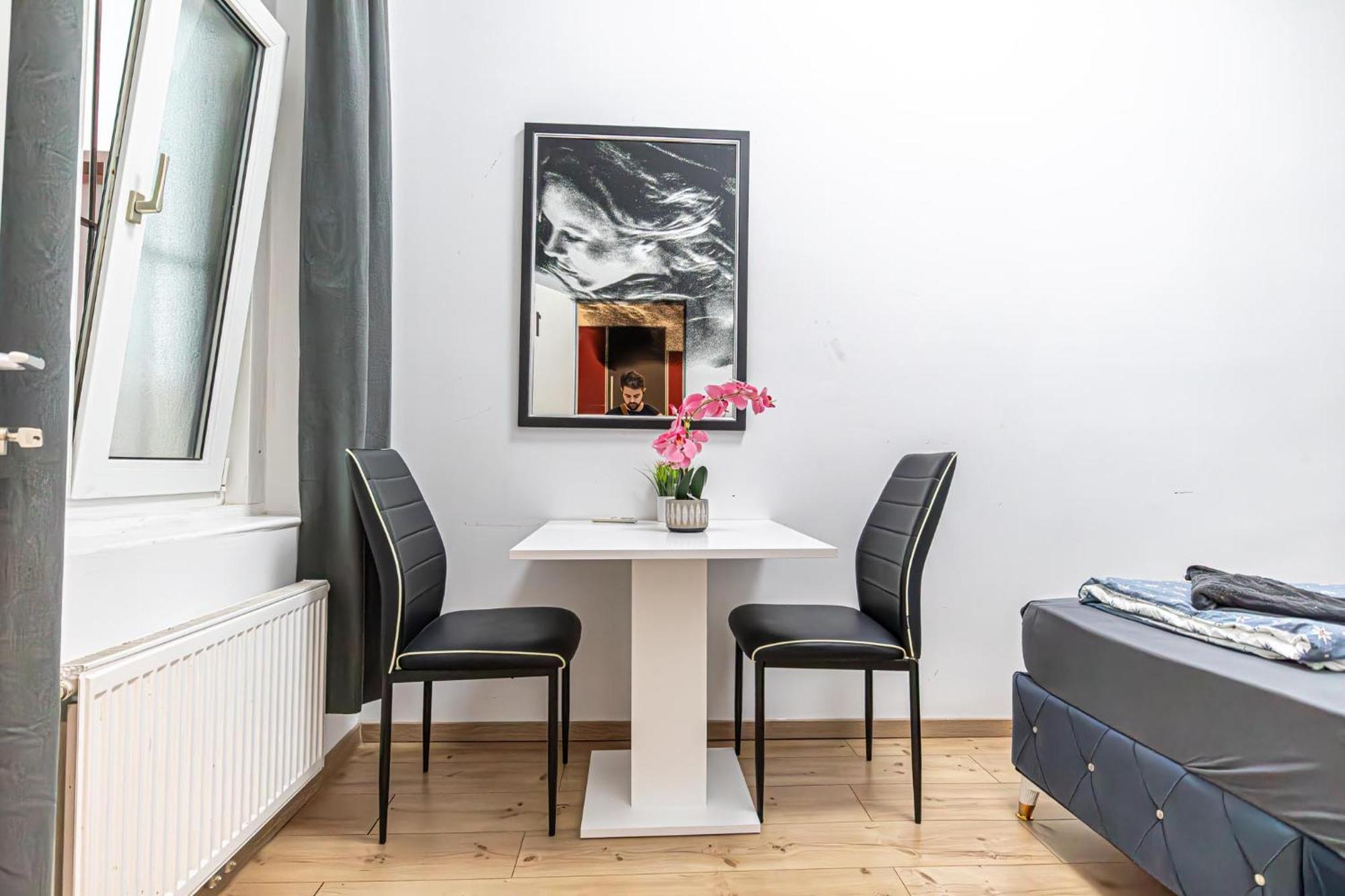 Hostel 6 Min To Amusement Park - Economy In Shared