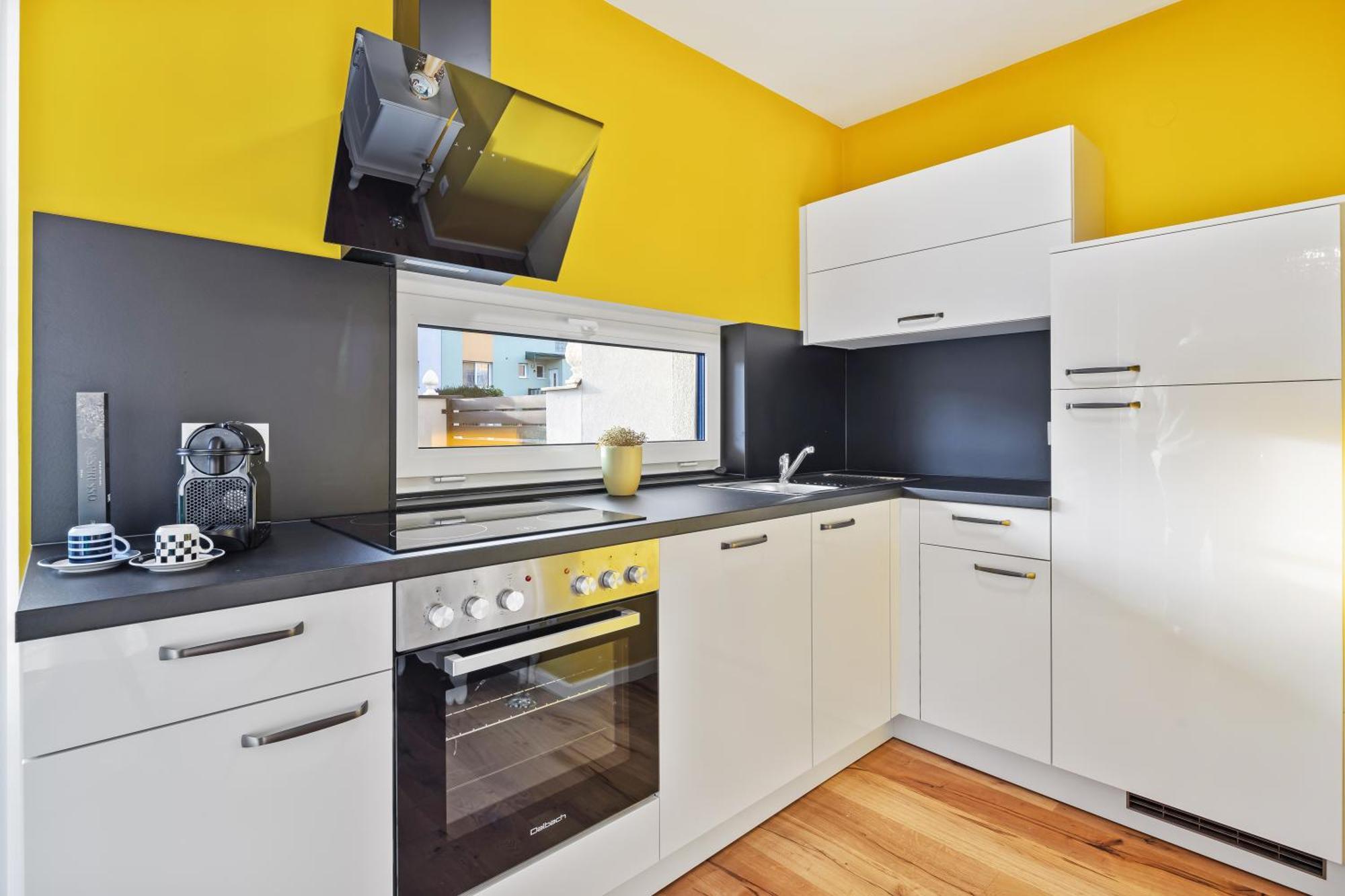 Yellow - Whirlpool Garden - Free Parking - Wifi *