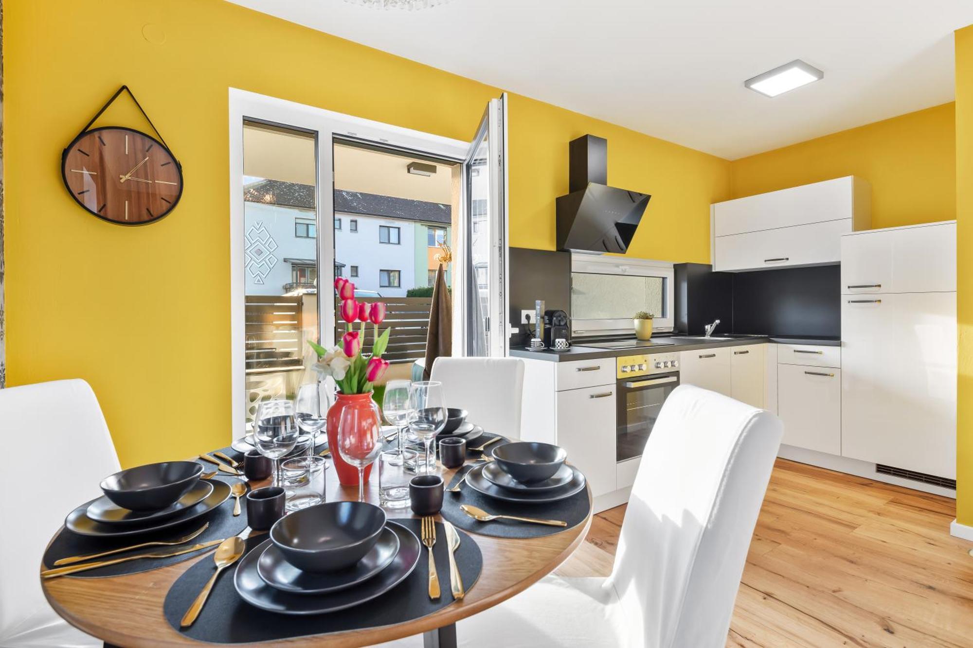 Yellow - Whirlpool Garden - Free Parking - Wifi *