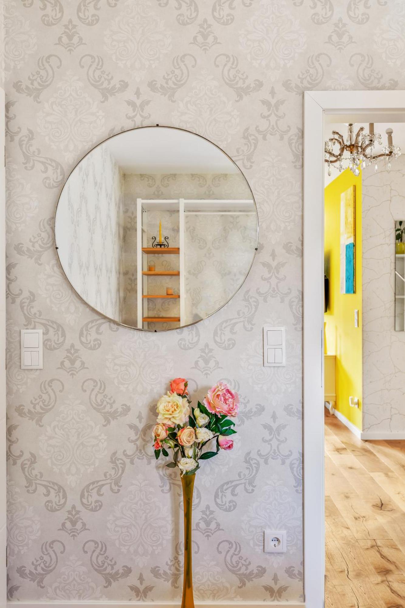Yellow - Whirlpool Garden - Free Parking - Wifi Apartment *