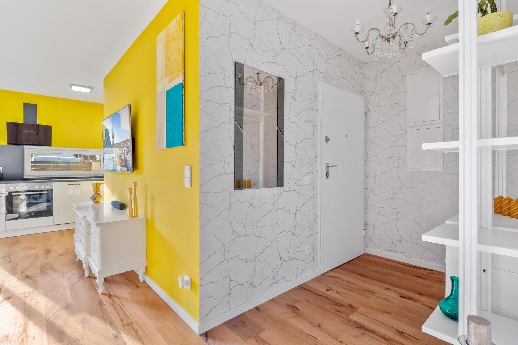 Yellow - Whirlpool Garden - Free Parking - Wifi Apartment *