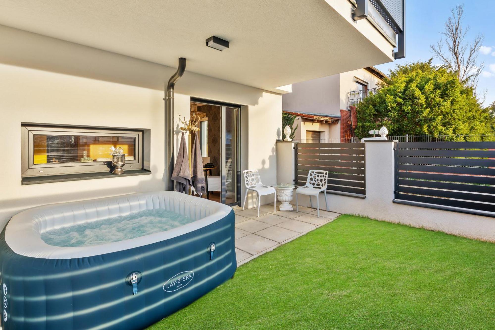 Yellow - Whirlpool Garden - Free Parking - Wifi