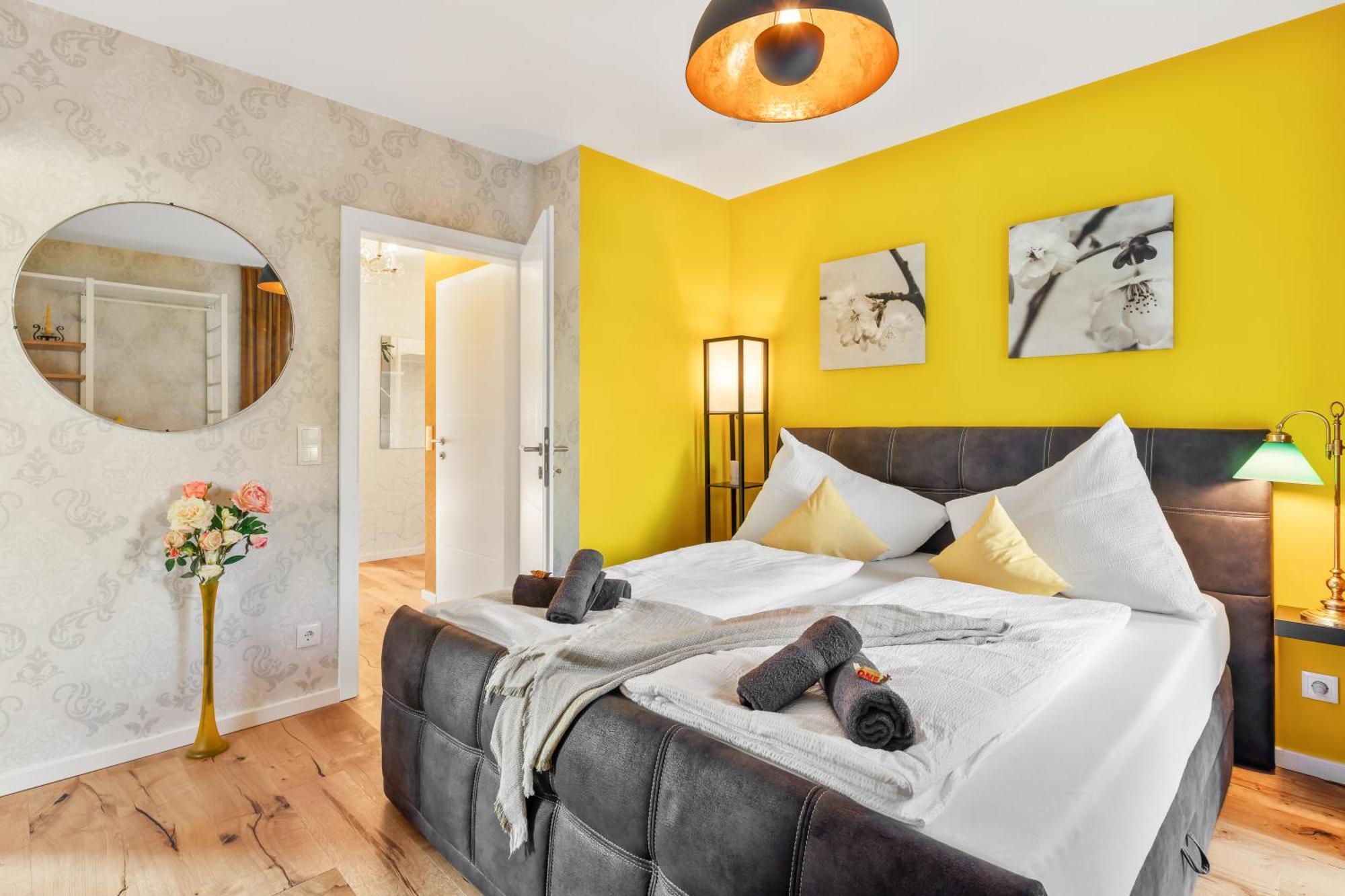 Yellow - Whirlpool Garden - Free Parking - Wifi Apartment *