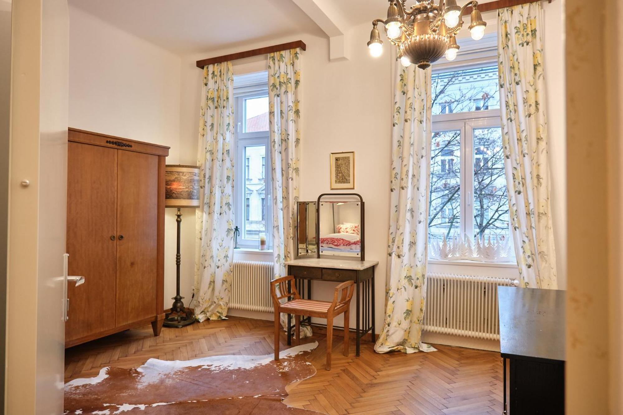 Slow Living I Schoenbrunn Und Park Naehe I Penzing Bahnhof * Vienna