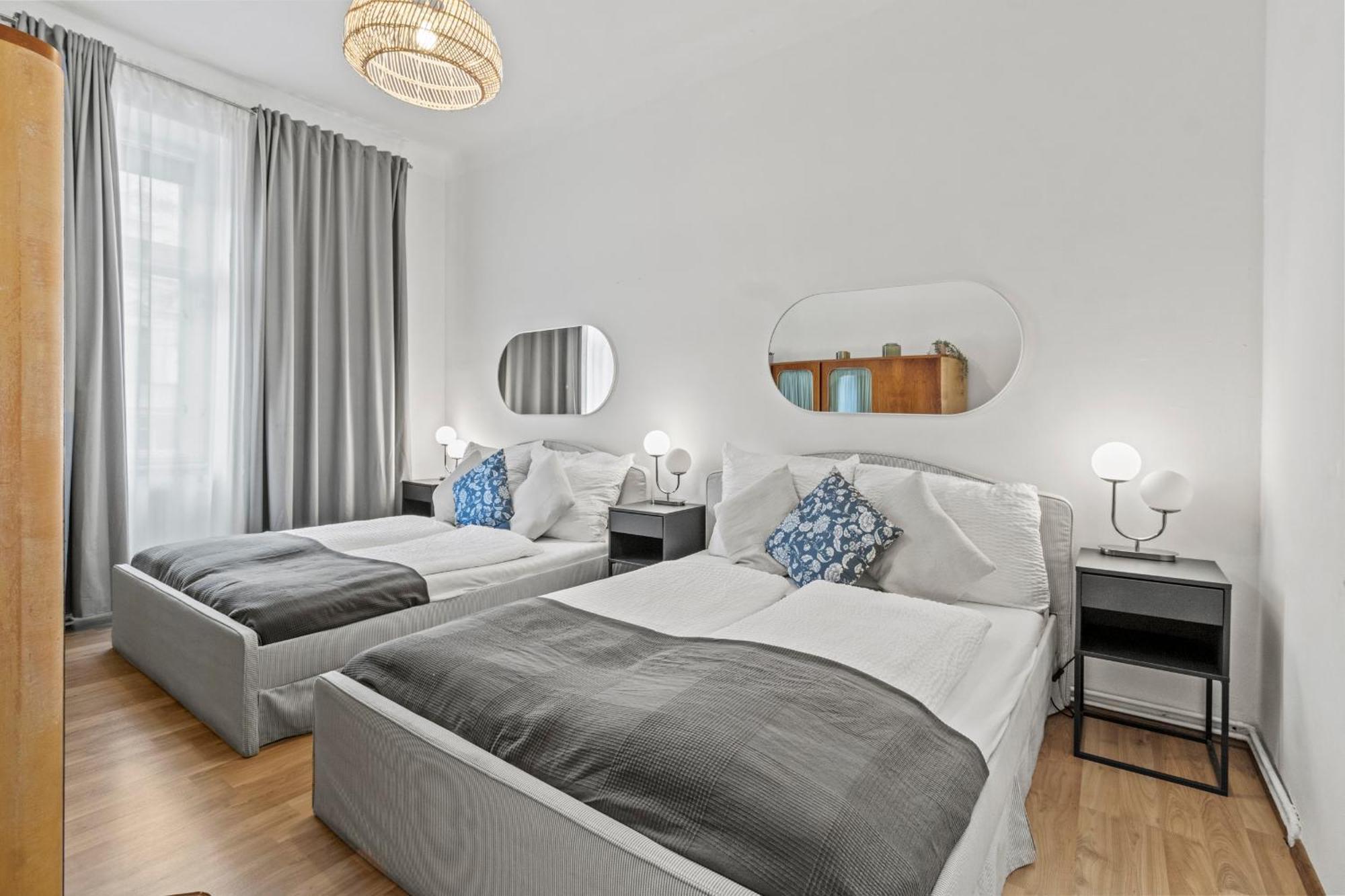 Apartment Spacious 2 Bedroom I 2 Minutes To Metro And Train Station Vienna