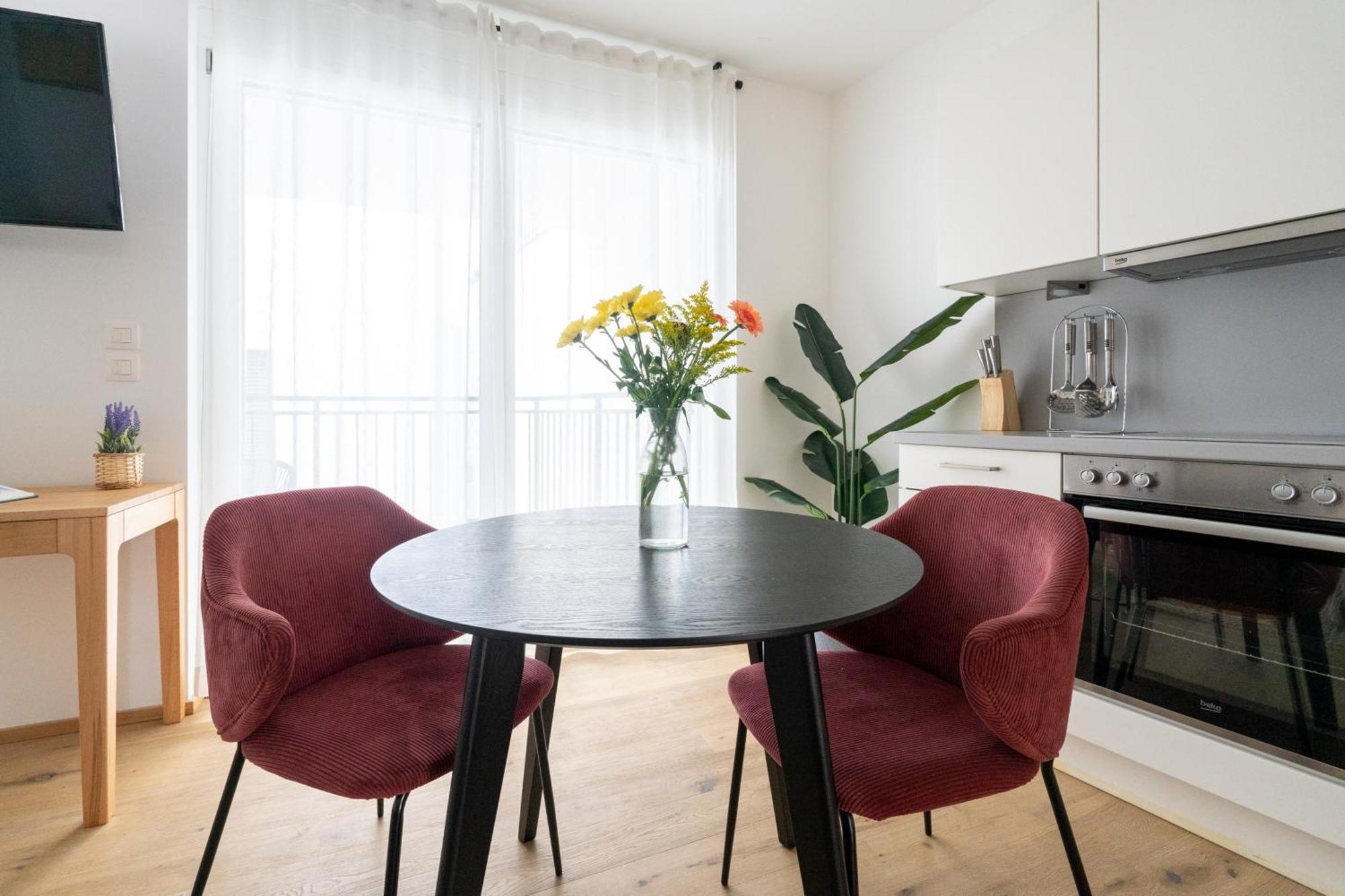Apartment Balcony Bliss Studio By Hm