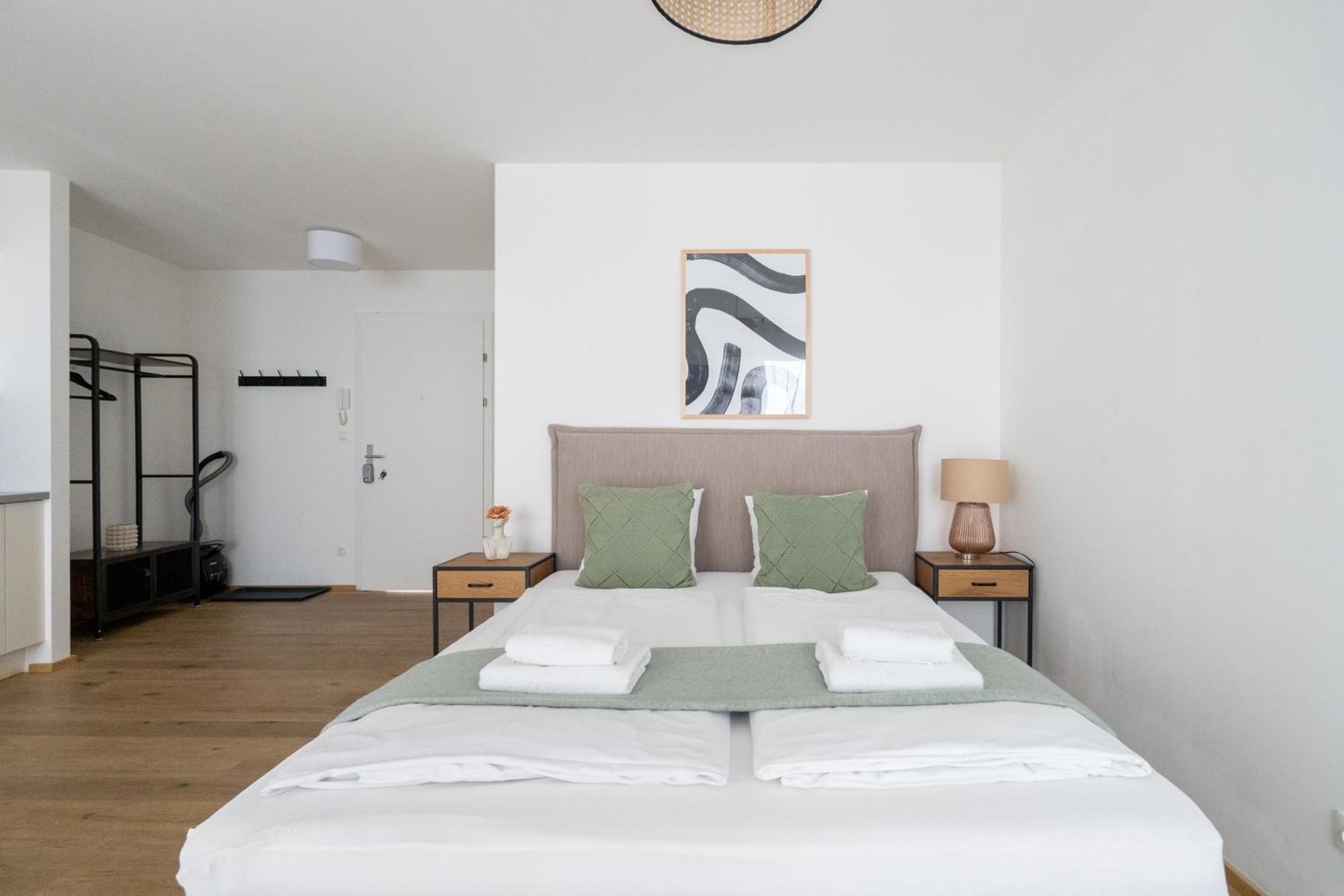 Balcony Bliss Studio By Hm Apartment *
