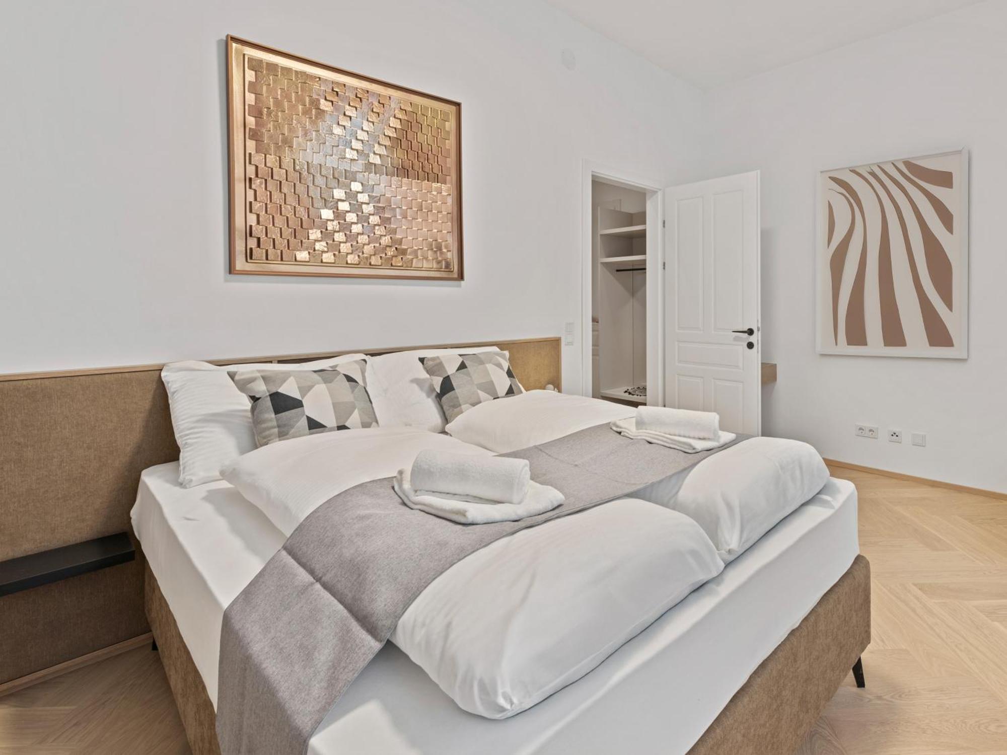 Apartment Door No 5 By Gt7 Hospitality *