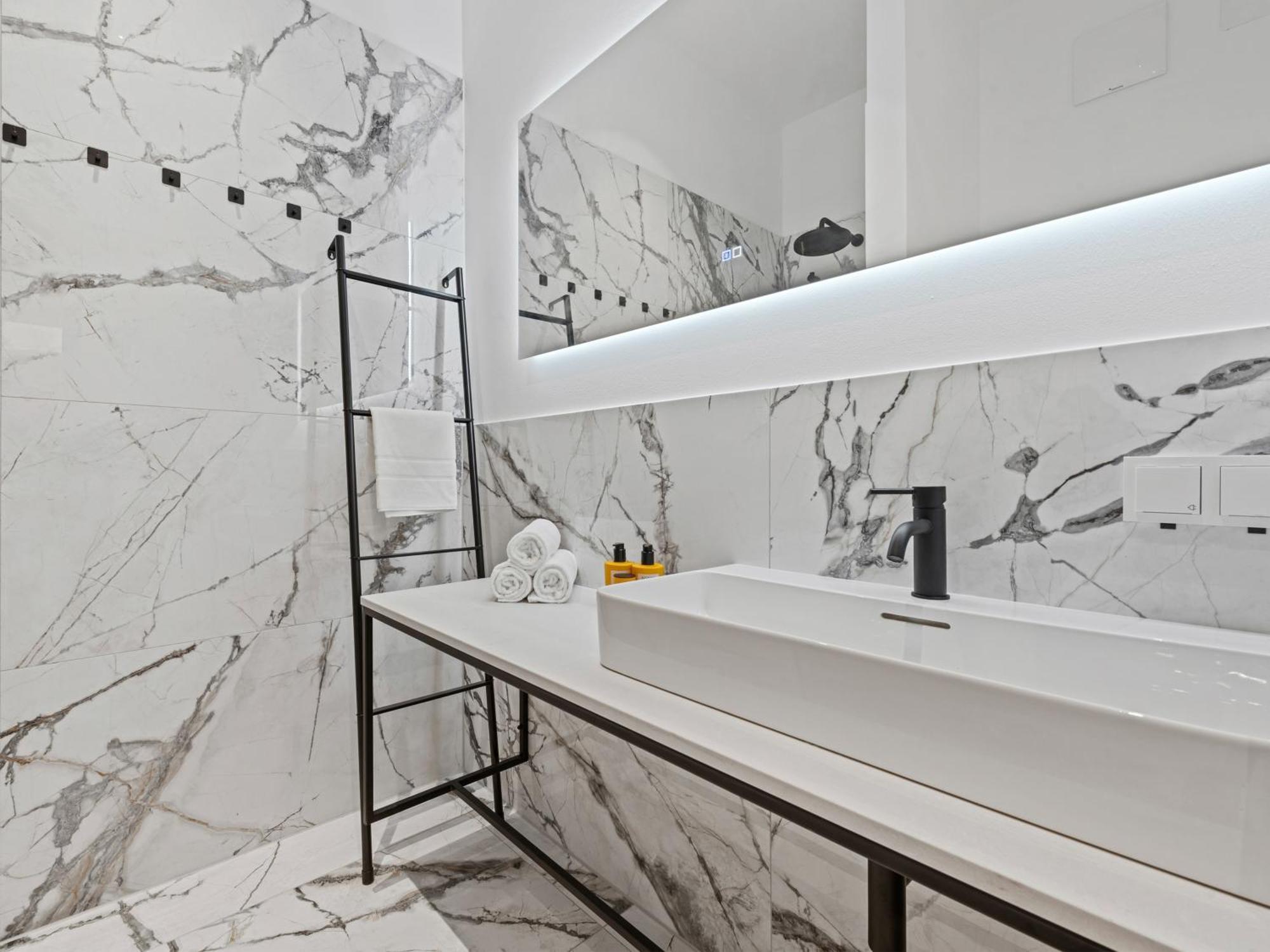 Door No 5 By Gt7 Hospitality Apartment *