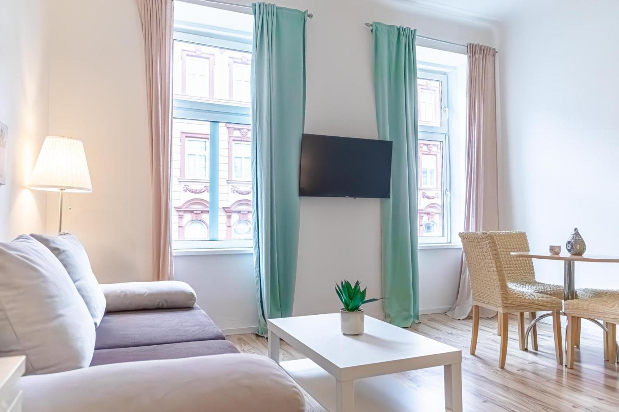 Comfortable 2br Apt Near Schloss Schönbrunn Apartment