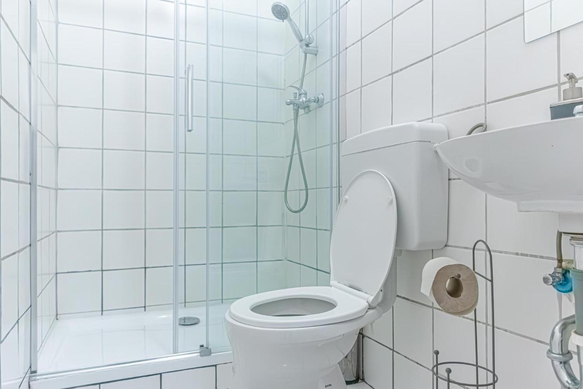 Comfortable 2br Apt Near Schloss Schönbrunn Apartment *
