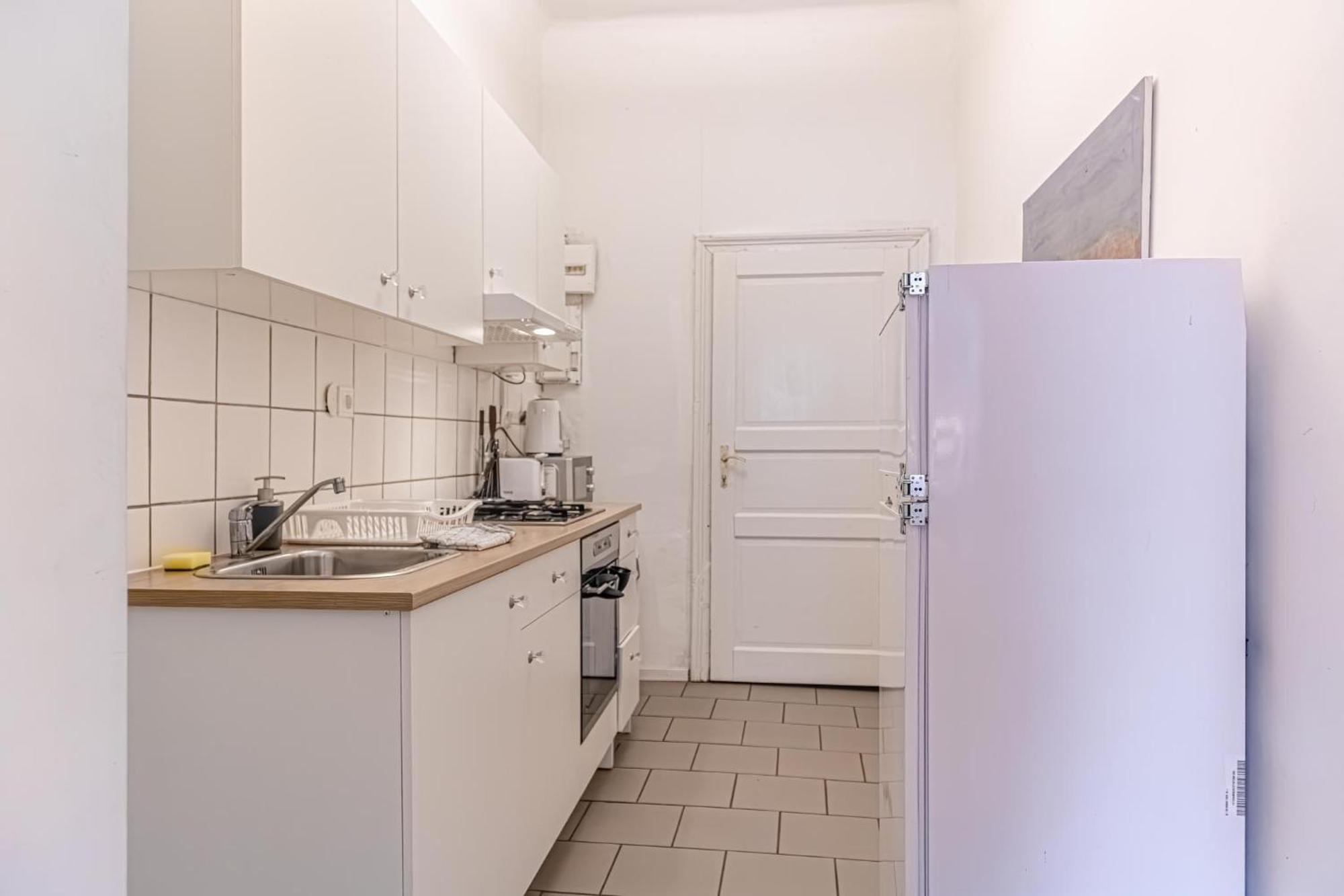 Comfortable 2br Apt Near Schloss Schönbrunn Wien