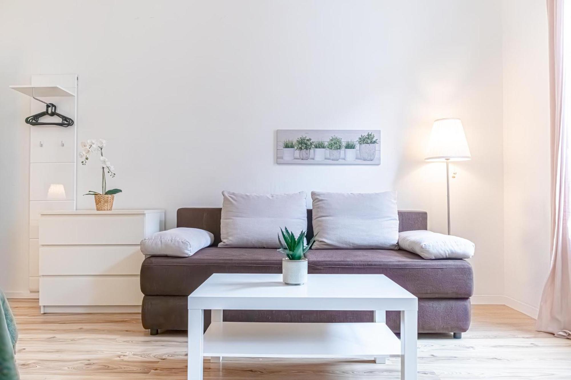 Comfortable 2br Apt Near Schloss Schönbrunn Apartment *