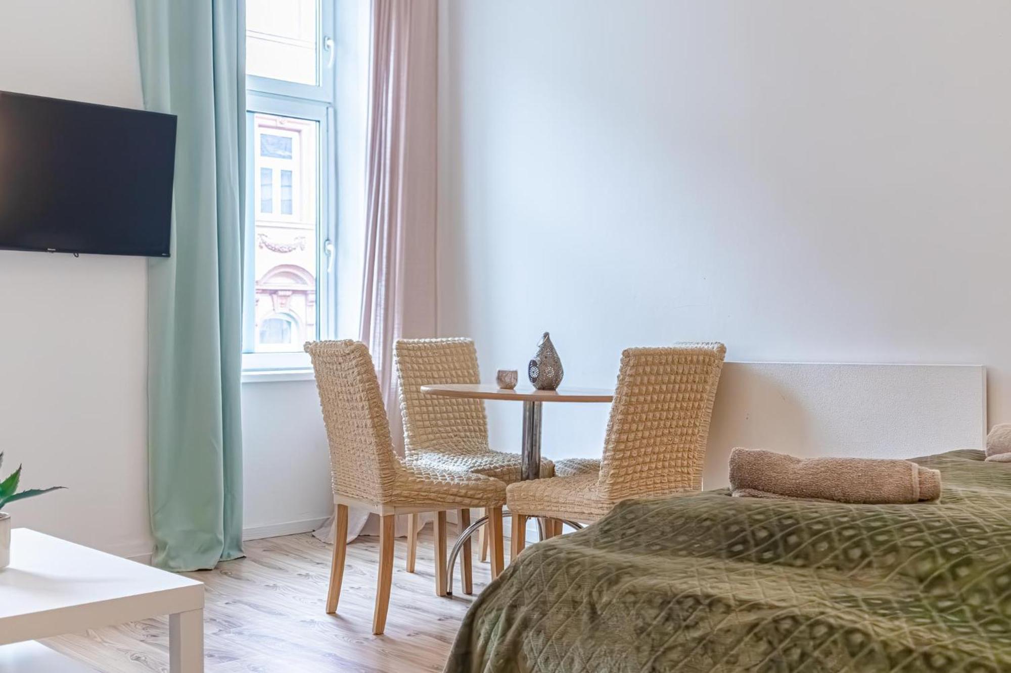 Apartment Comfortable 2br Apt Near Schloss Schönbrunn *
