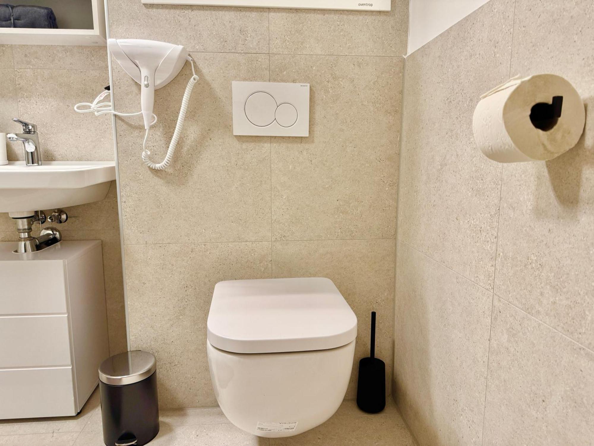 Stylish Modern With Terrace & Free Parking Apartment *