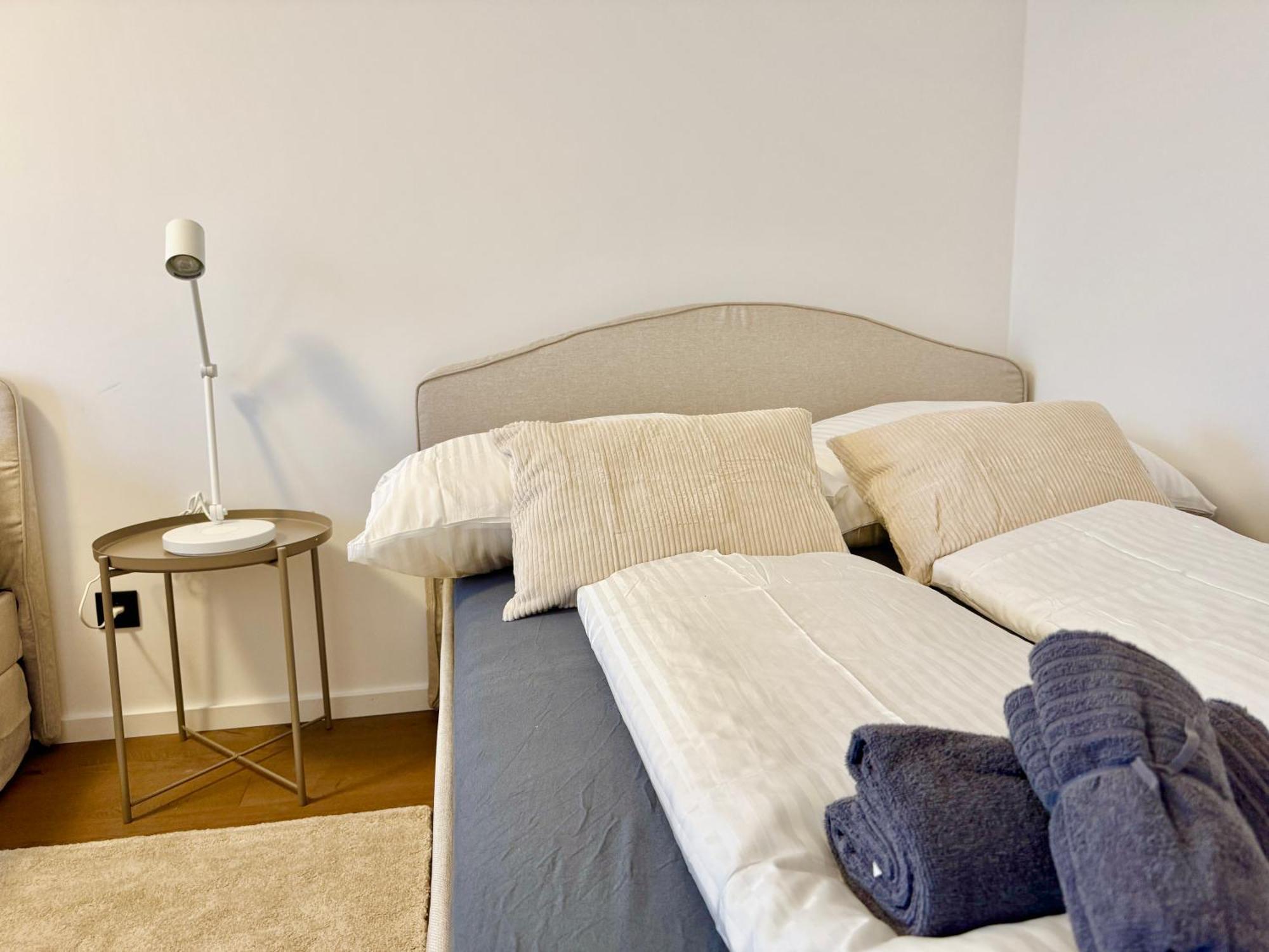 Stylish Modern With Terrace & Free Parking *