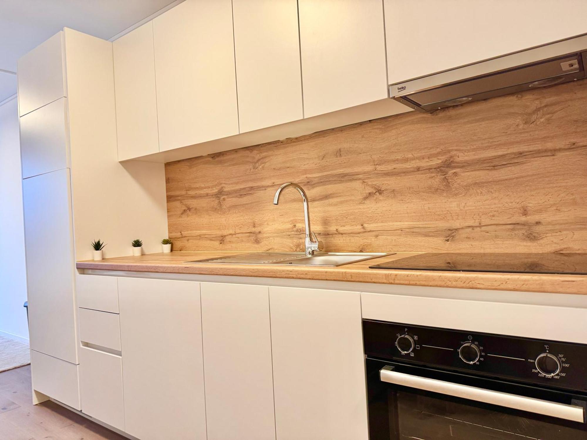 Stylish Modern With Terrace & Free Parking Apartment