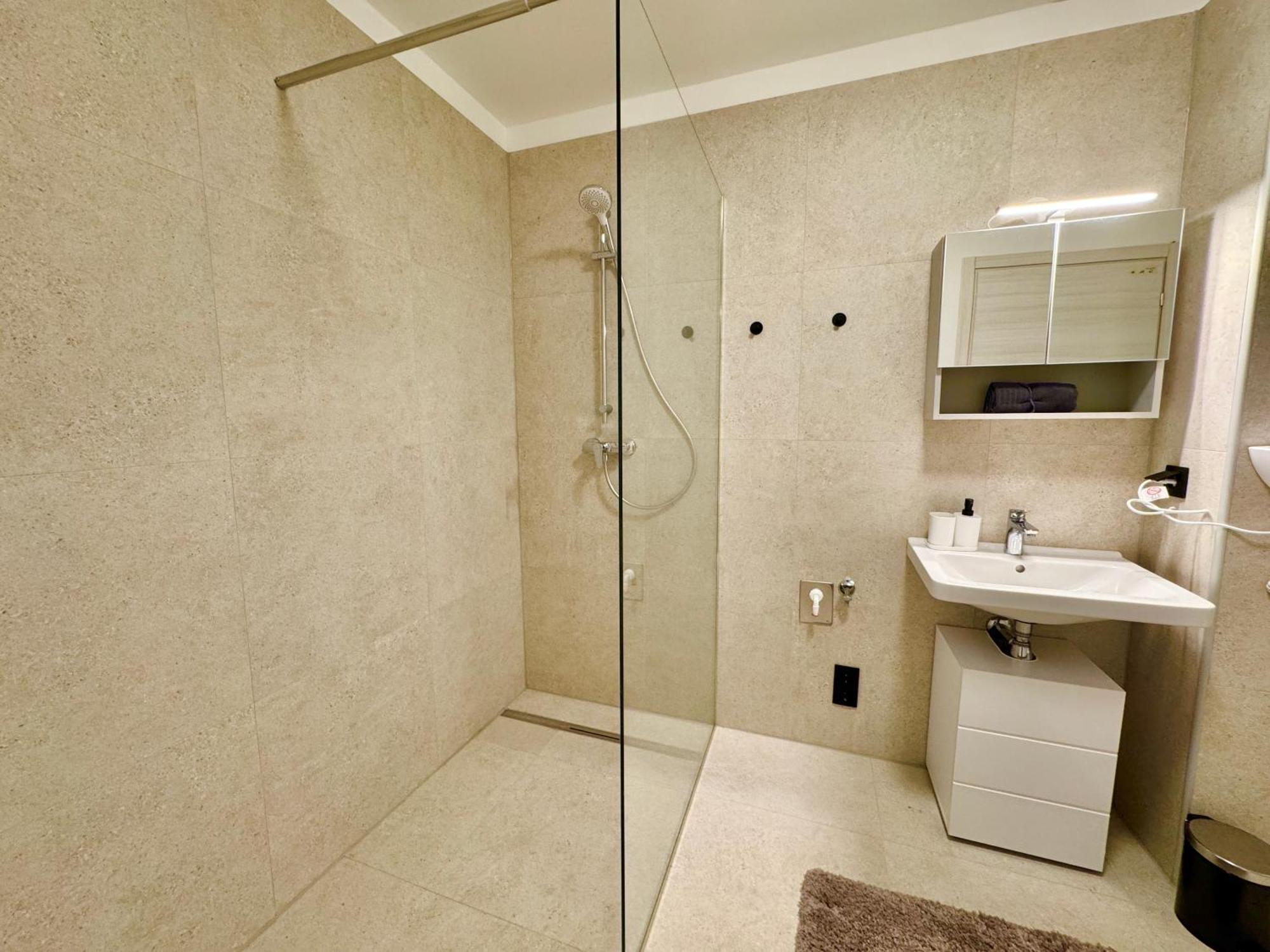 Apartment Stylish Modern With Terrace & Free Parking Vienna
