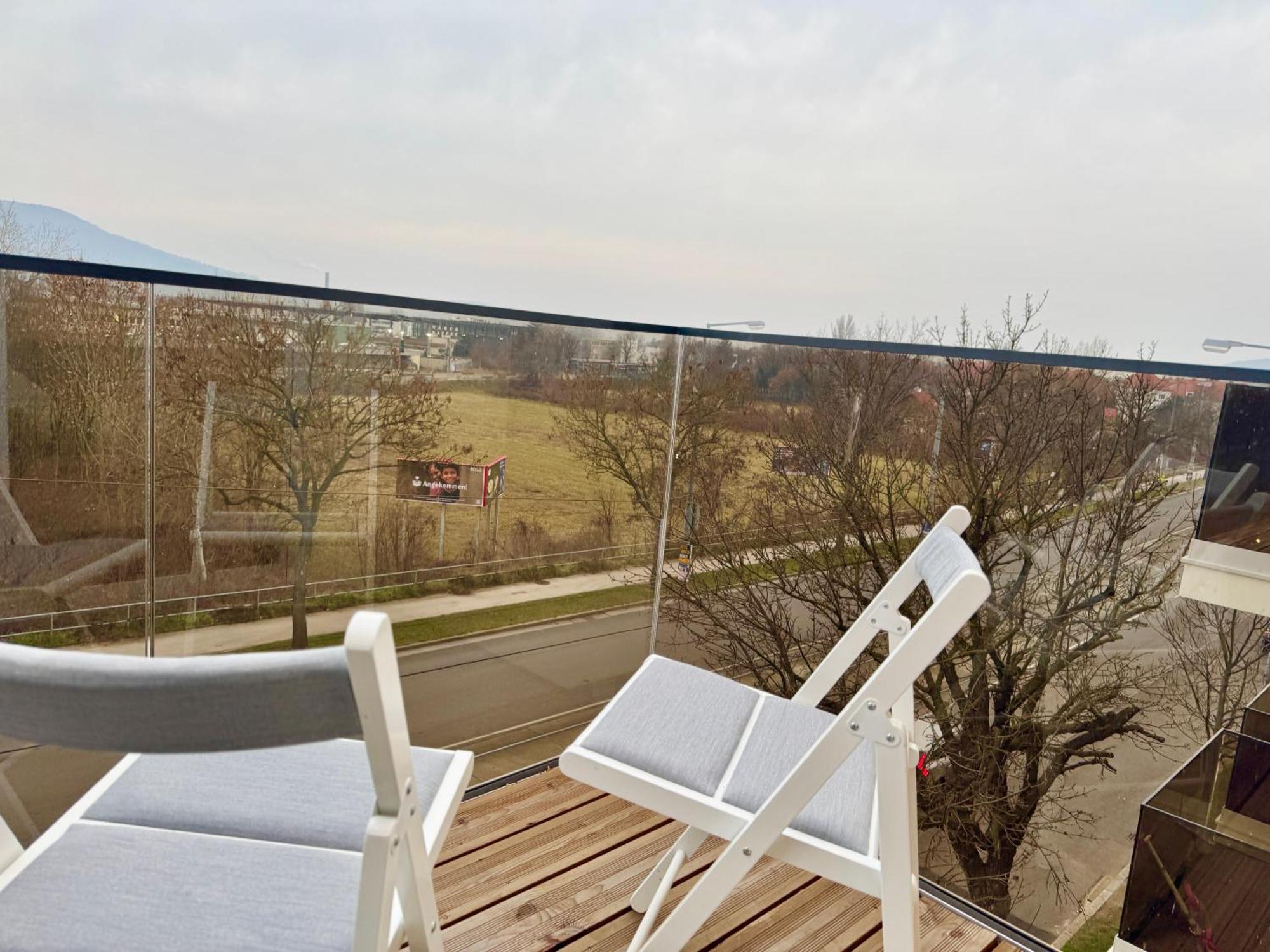 Stylish Modern With Terrace & Free Parking *