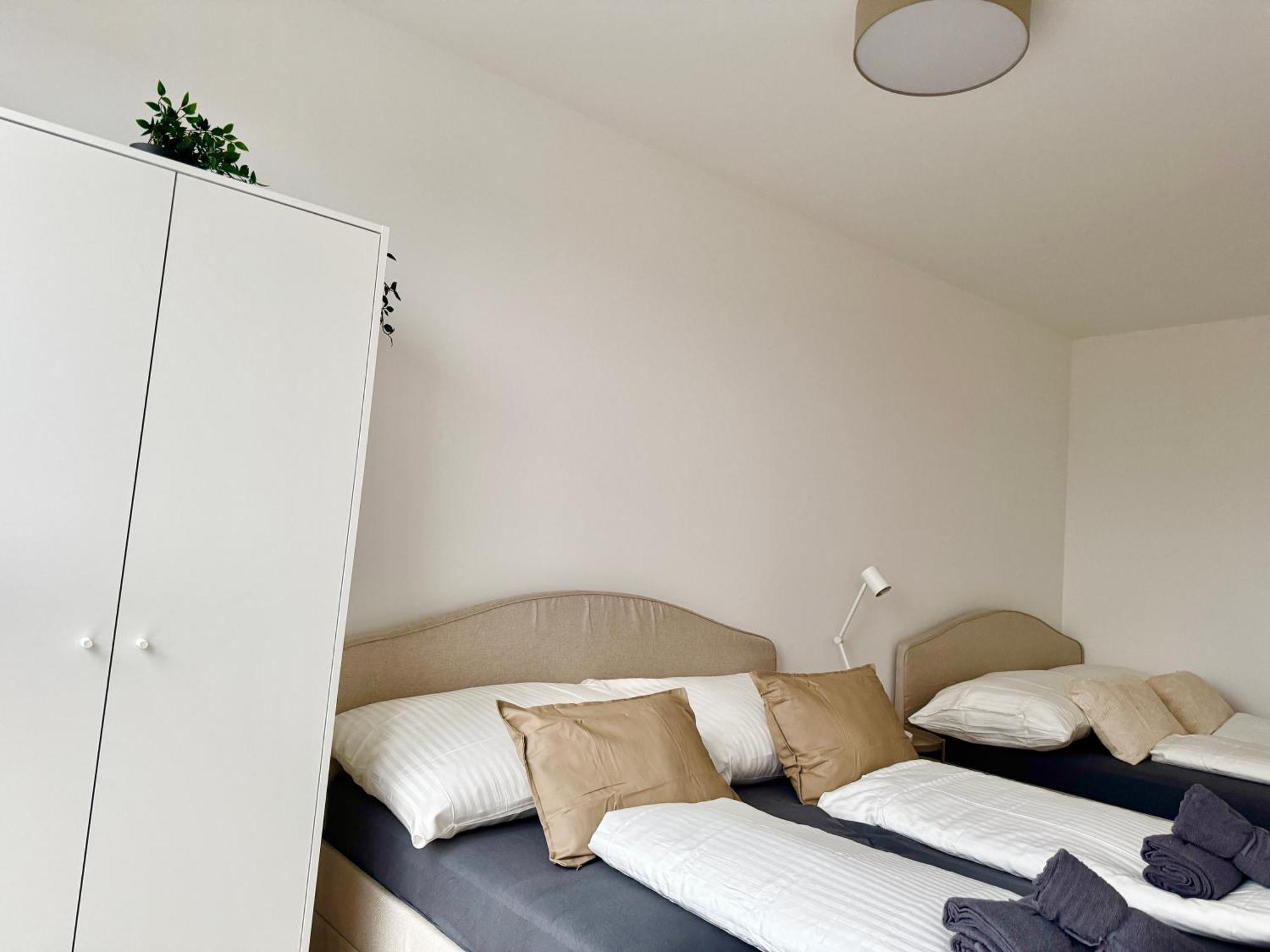 Stylish Modern With Terrace & Free Parking Apartment