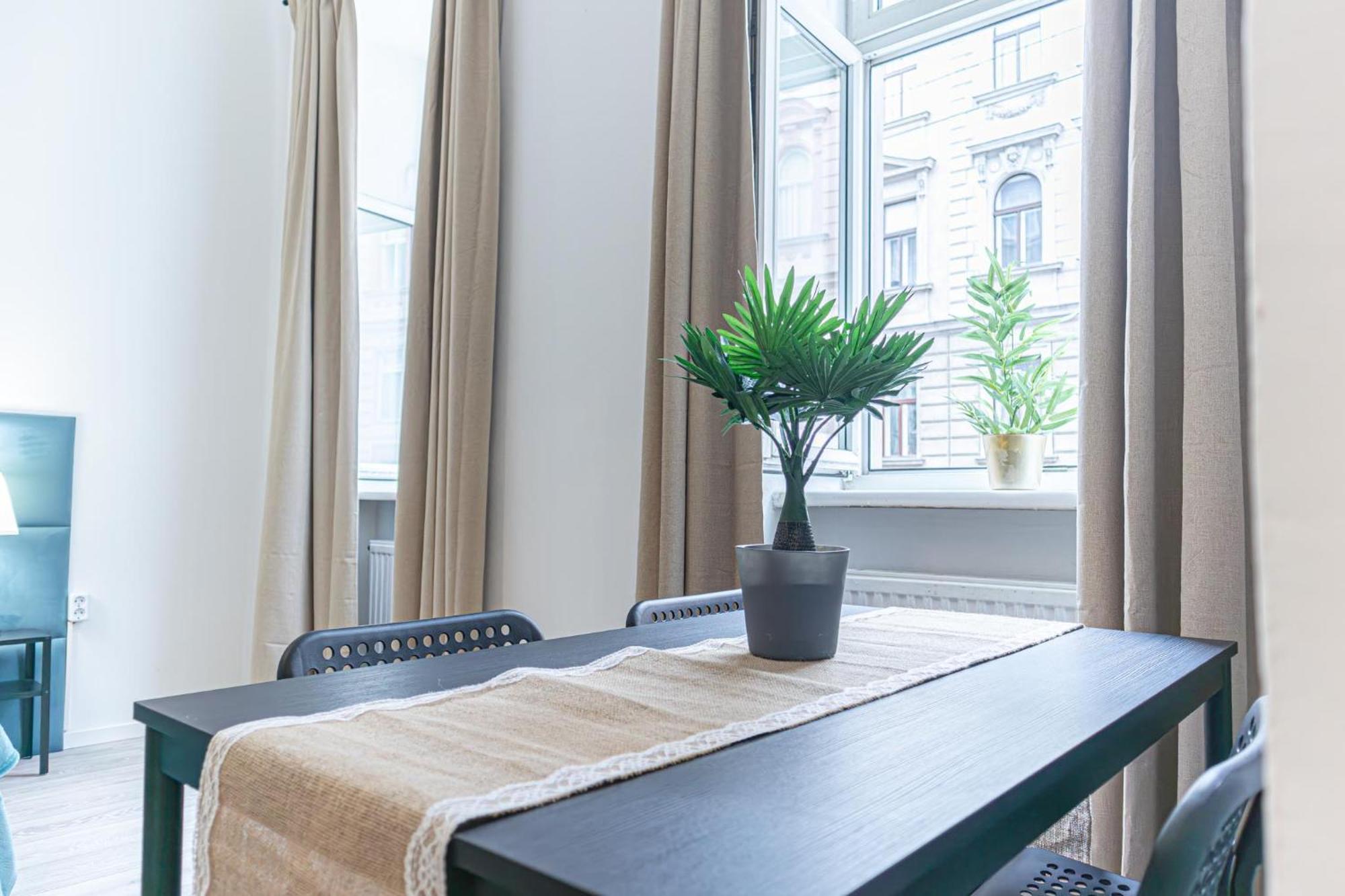 Comfy 3br For Long In Location Vienna