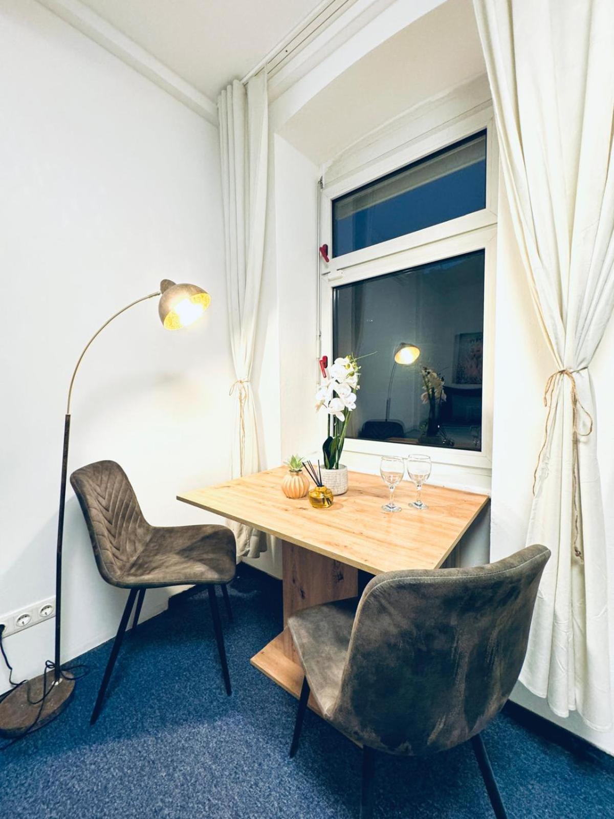7br For Big Groups, With Great Location Apartment *