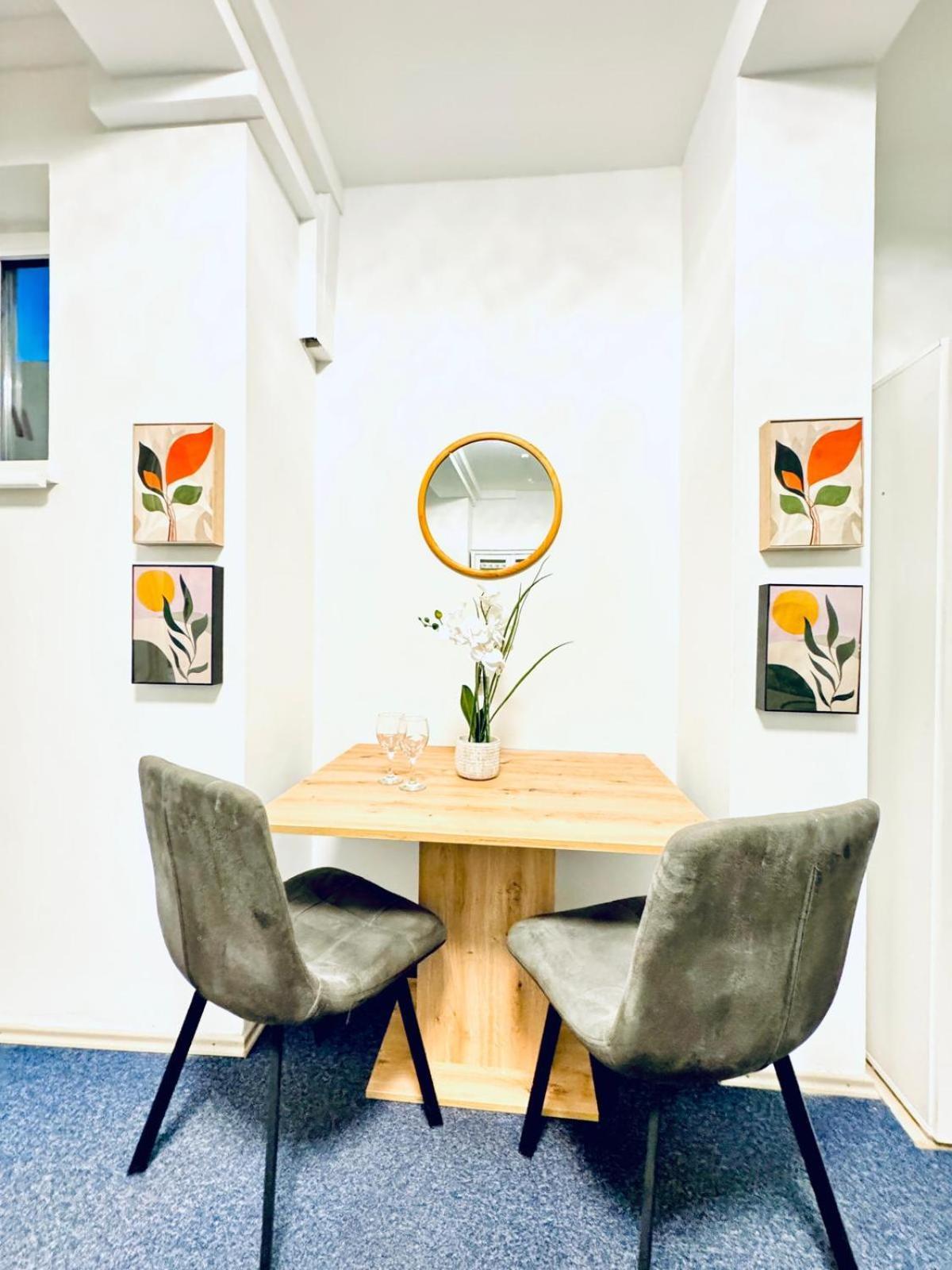 7br For Big Groups, With Great Location Apartment