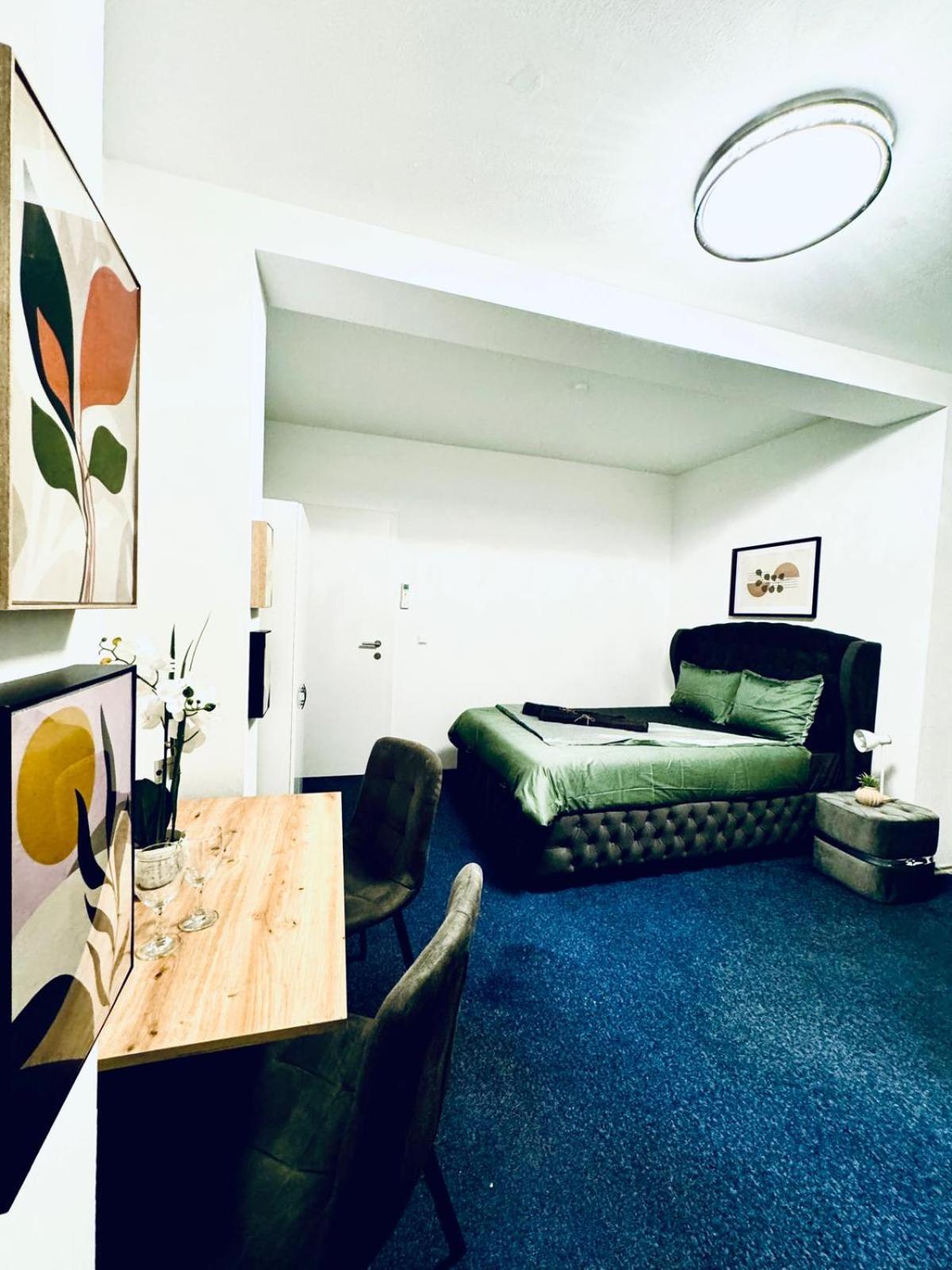 7br For Big Groups, With Great Location