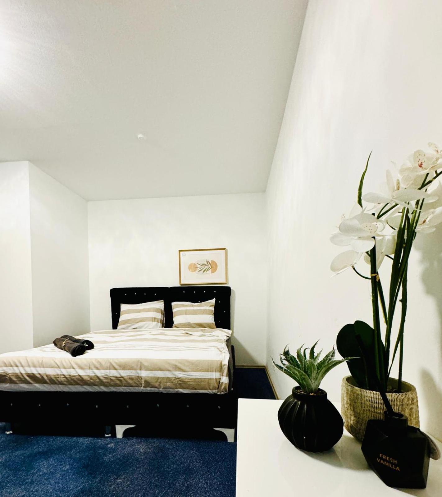 7br For Big Groups, With Great Location Apartment *
