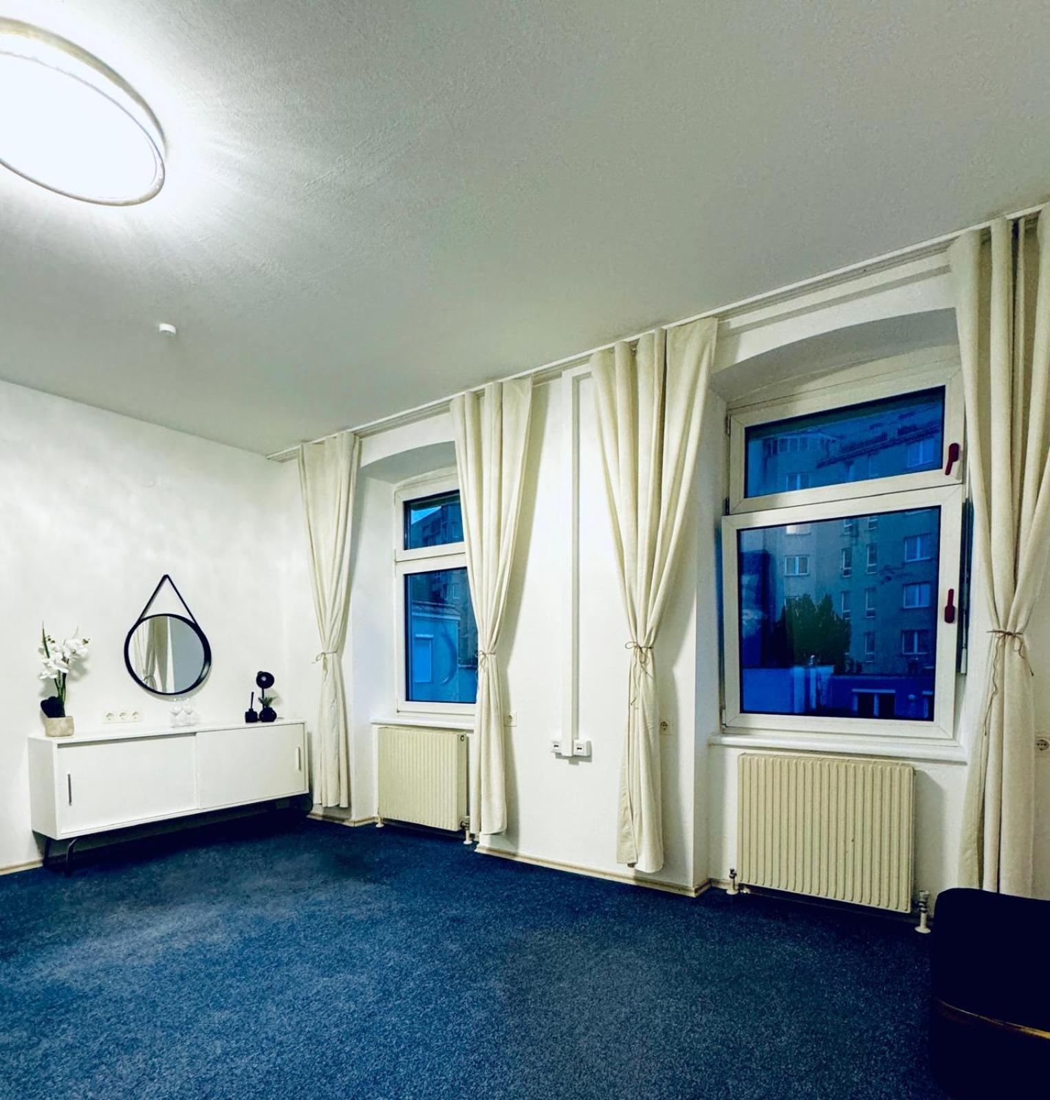 7br For Big Groups, With Great Location