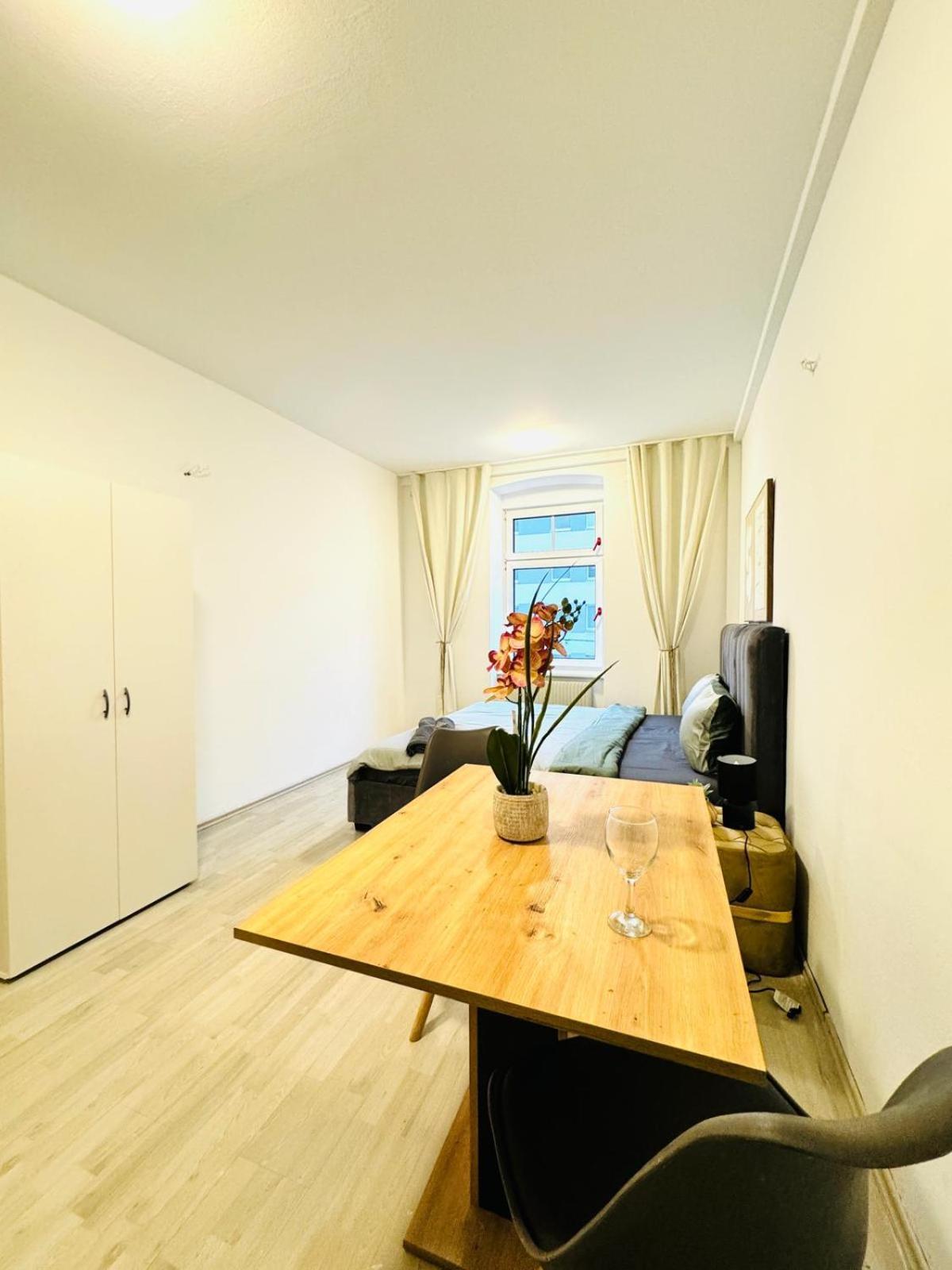 7br For Big Groups, With Great Location Apartment