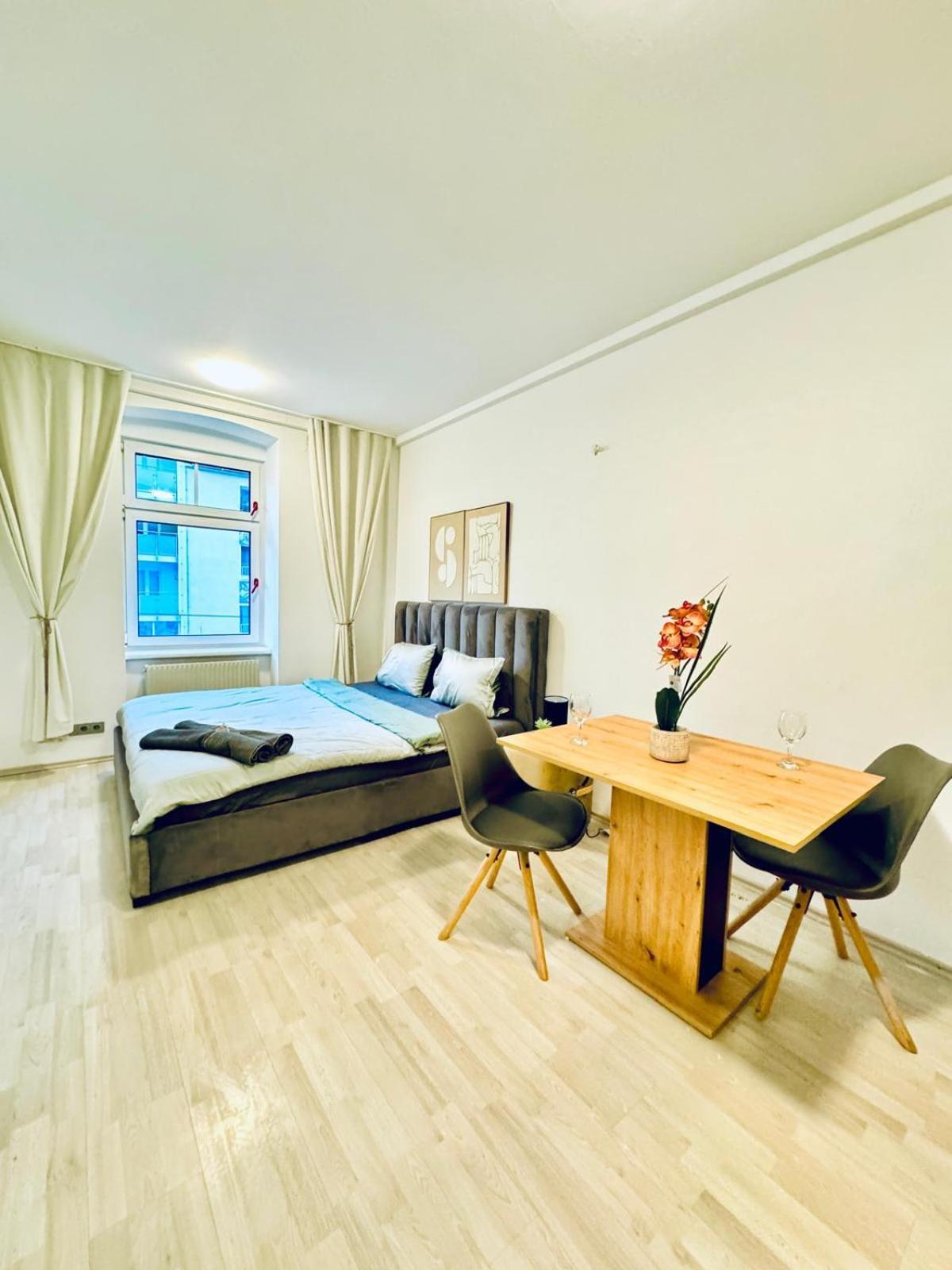 7br For Big Groups, With Great Location *
