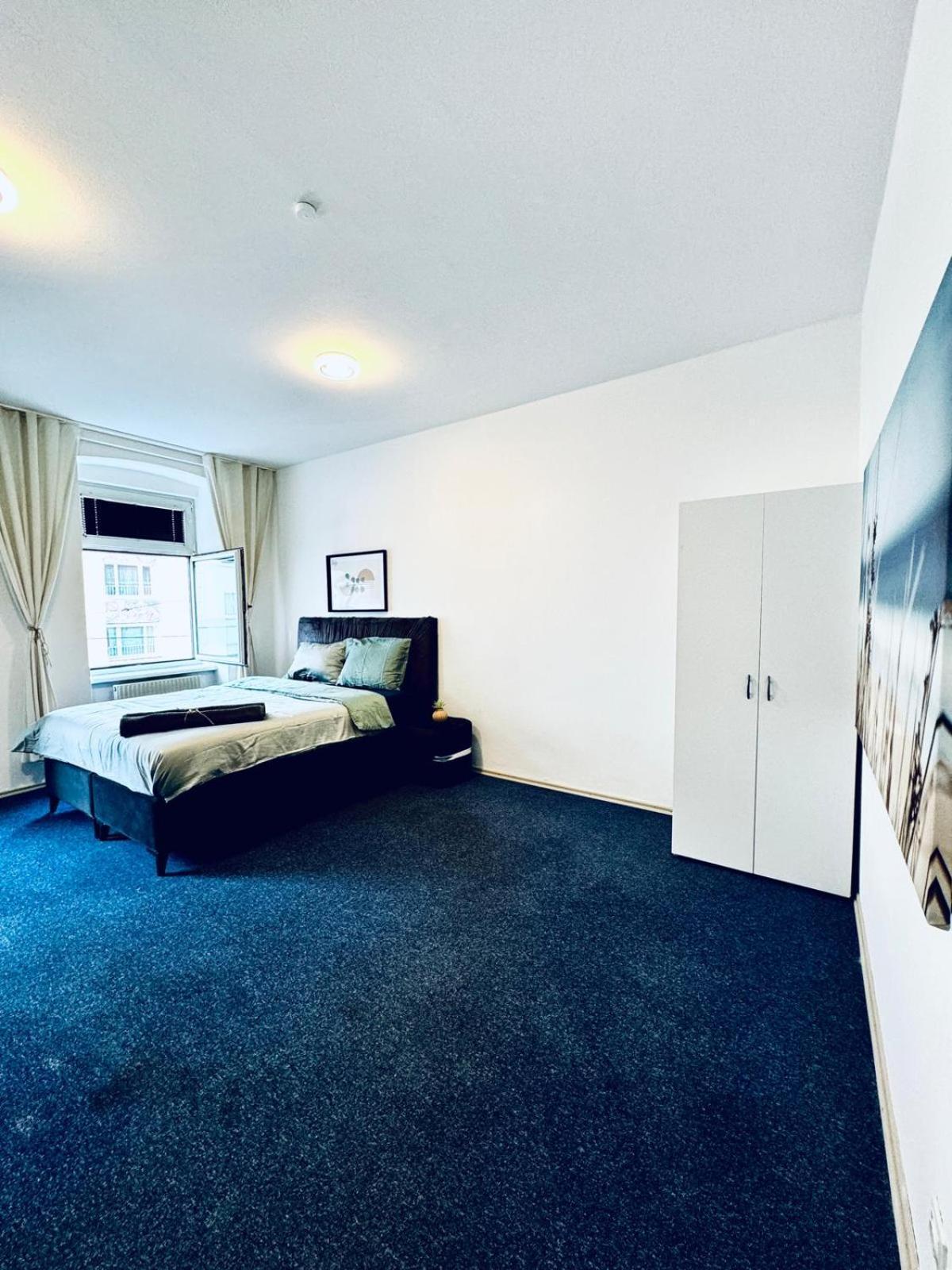 7br For Big Groups, With Great Location Apartment