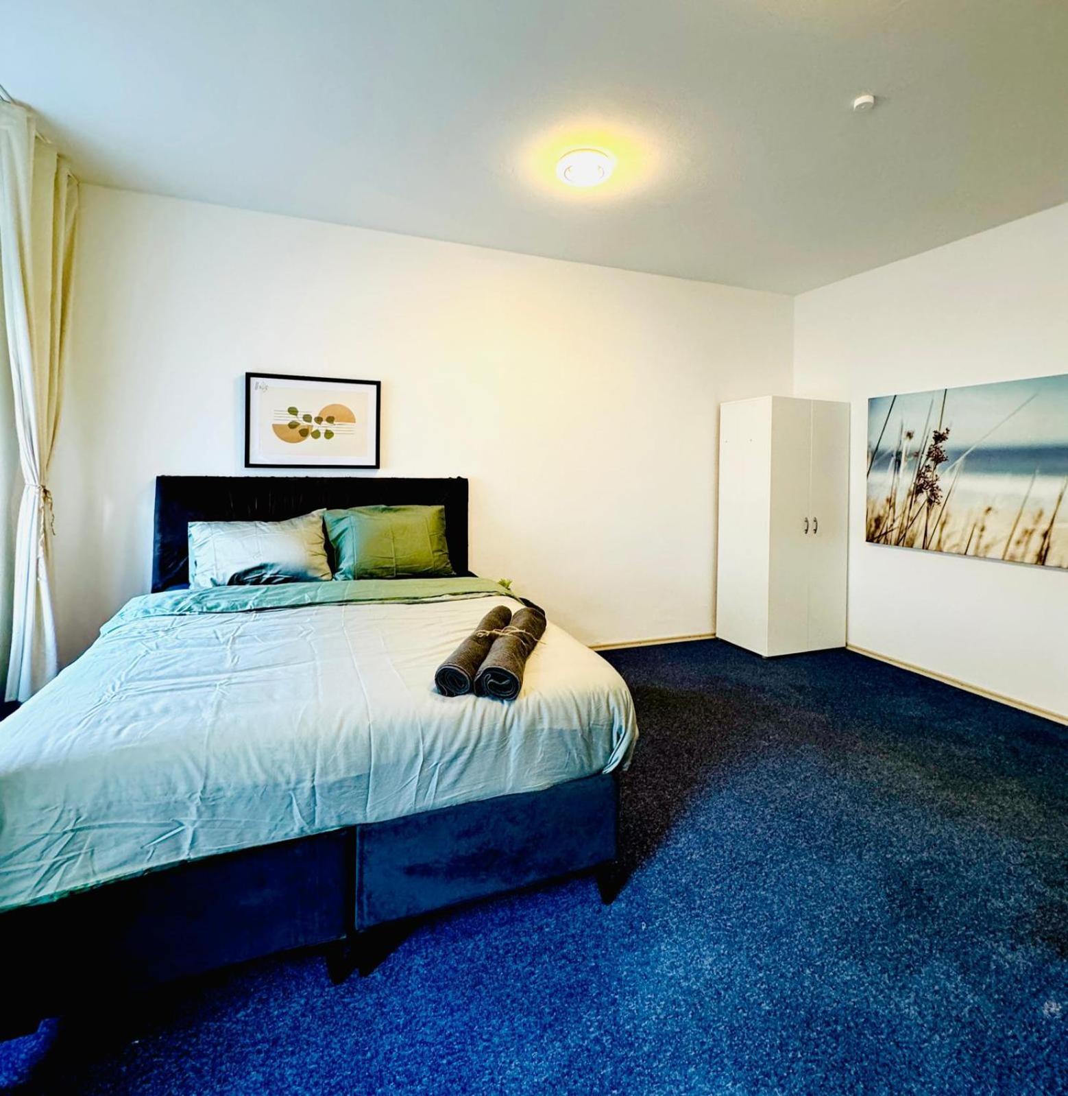 7br For Big Groups, With Great Location Apartment *